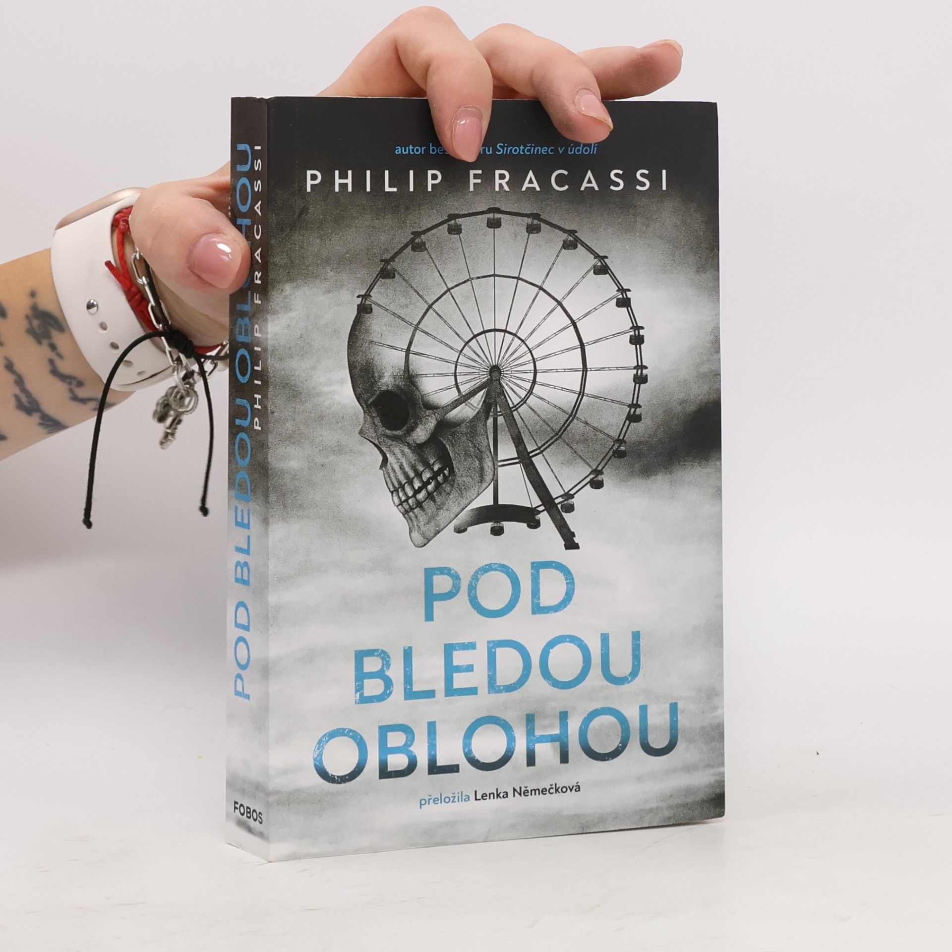 Philip Fracassi Pod bledou oblohou