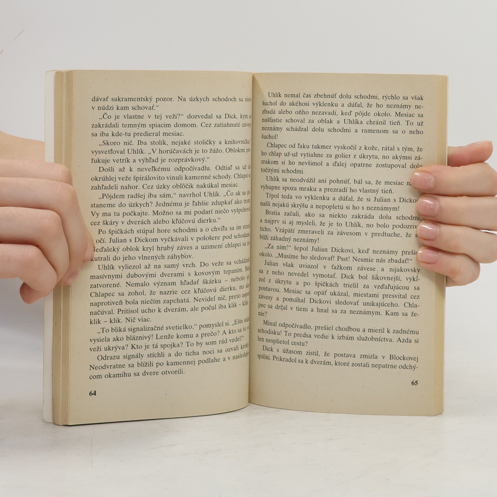 Enid Blyton Slávna päťka na Pašeráckom vŕšku