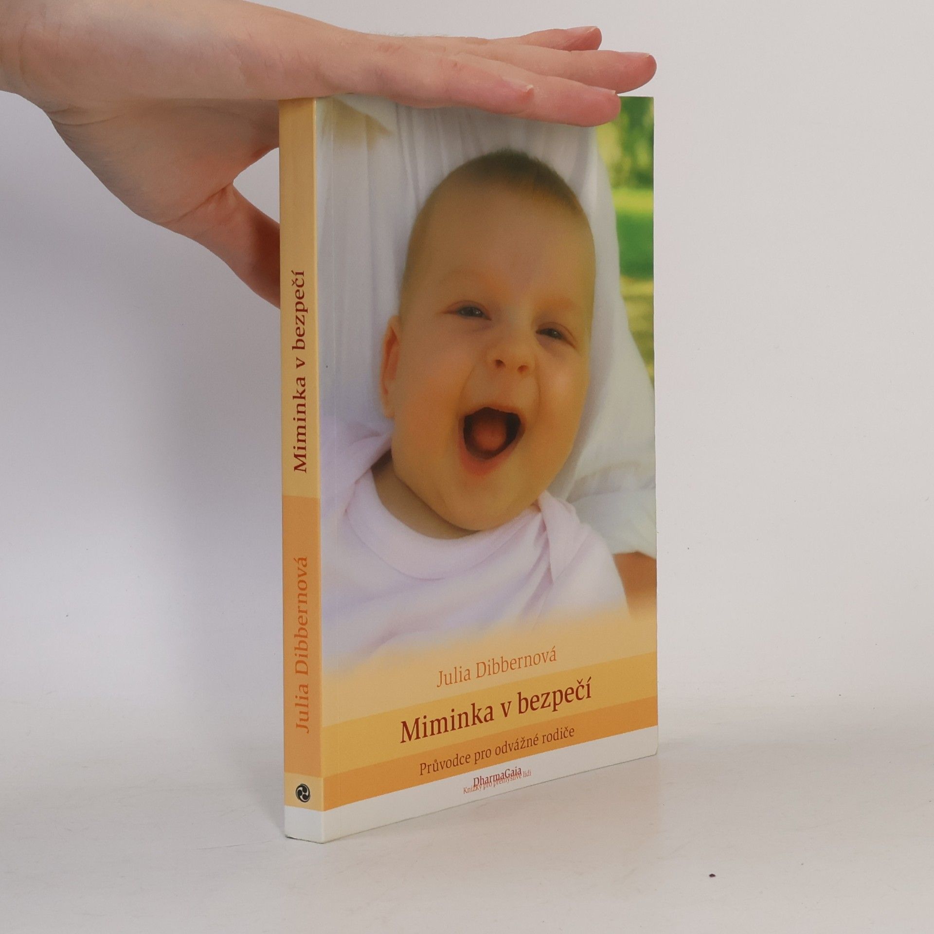 Julia Dibbern Miminka v bezpečí