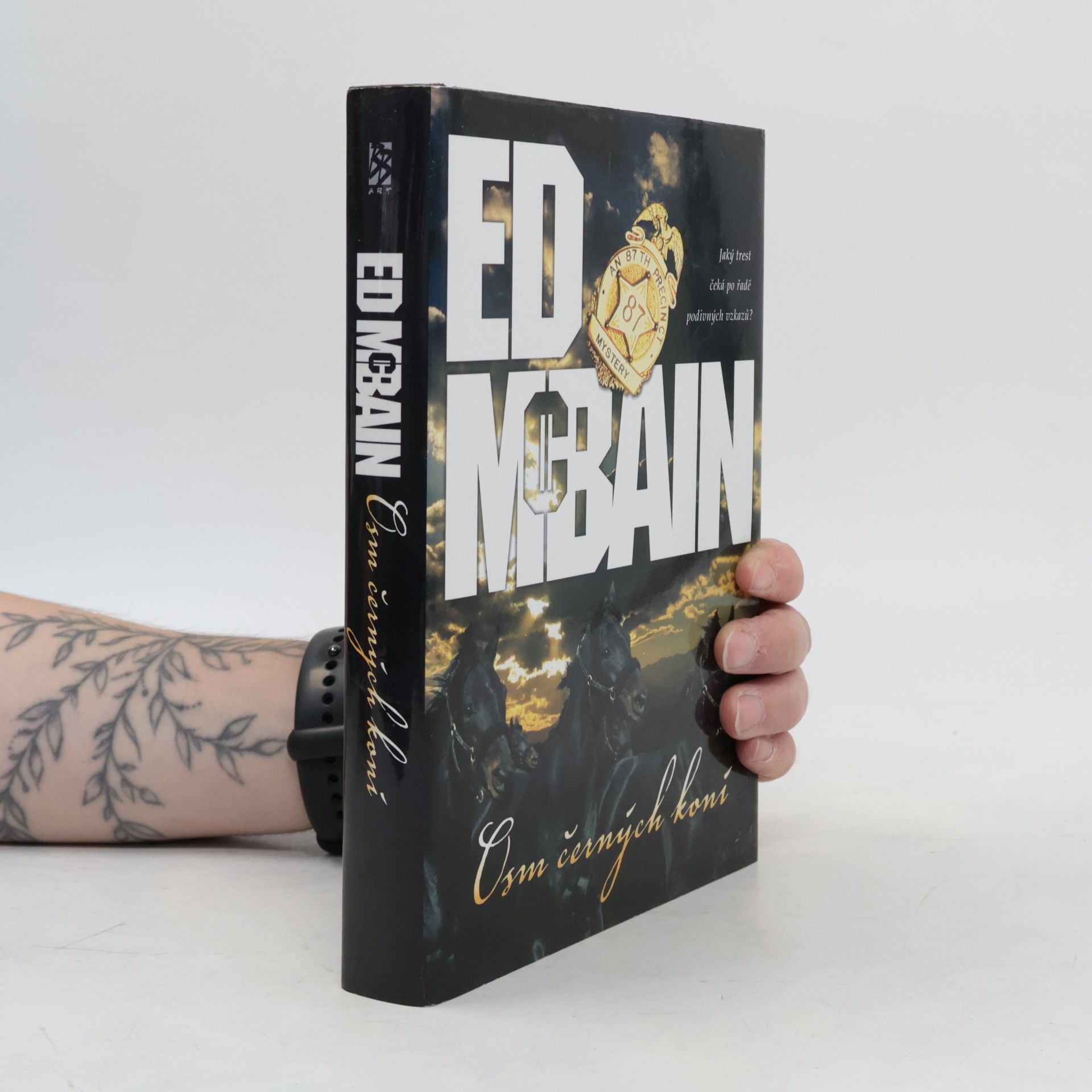 Ed McBain Osm černých koní : román z 87. revíru