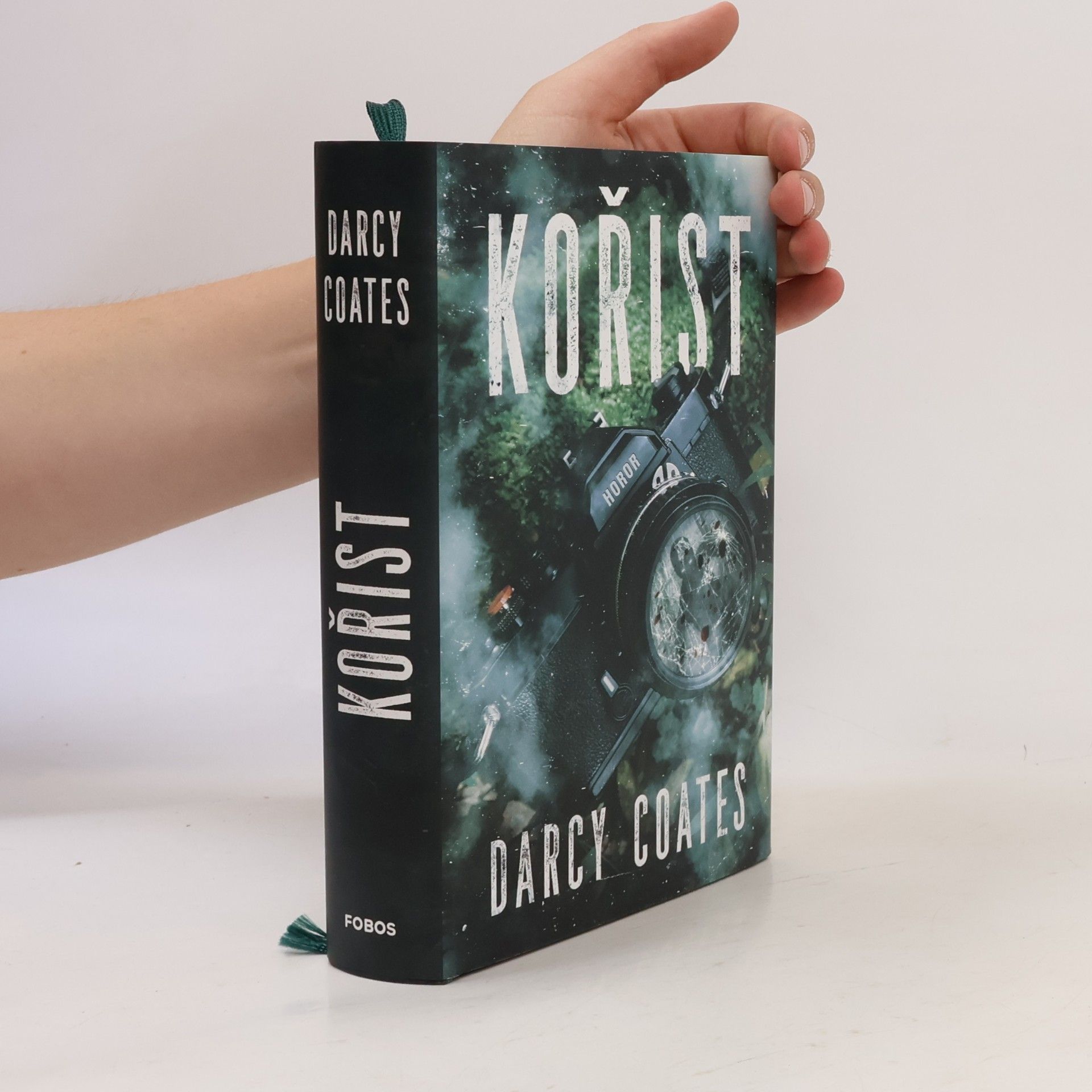 Darcy Coates Kořist