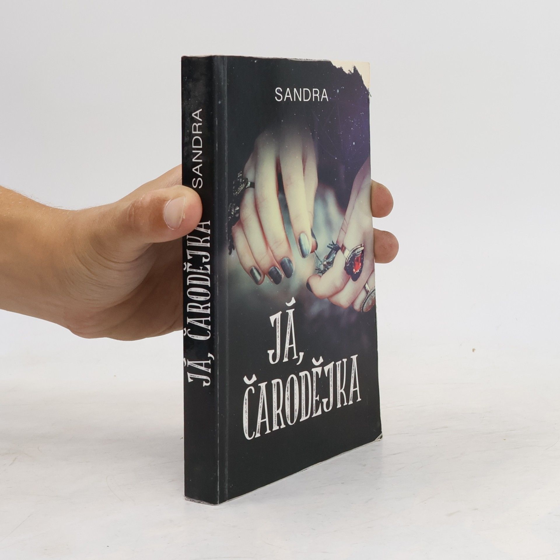 Sandra Já, čarodějka