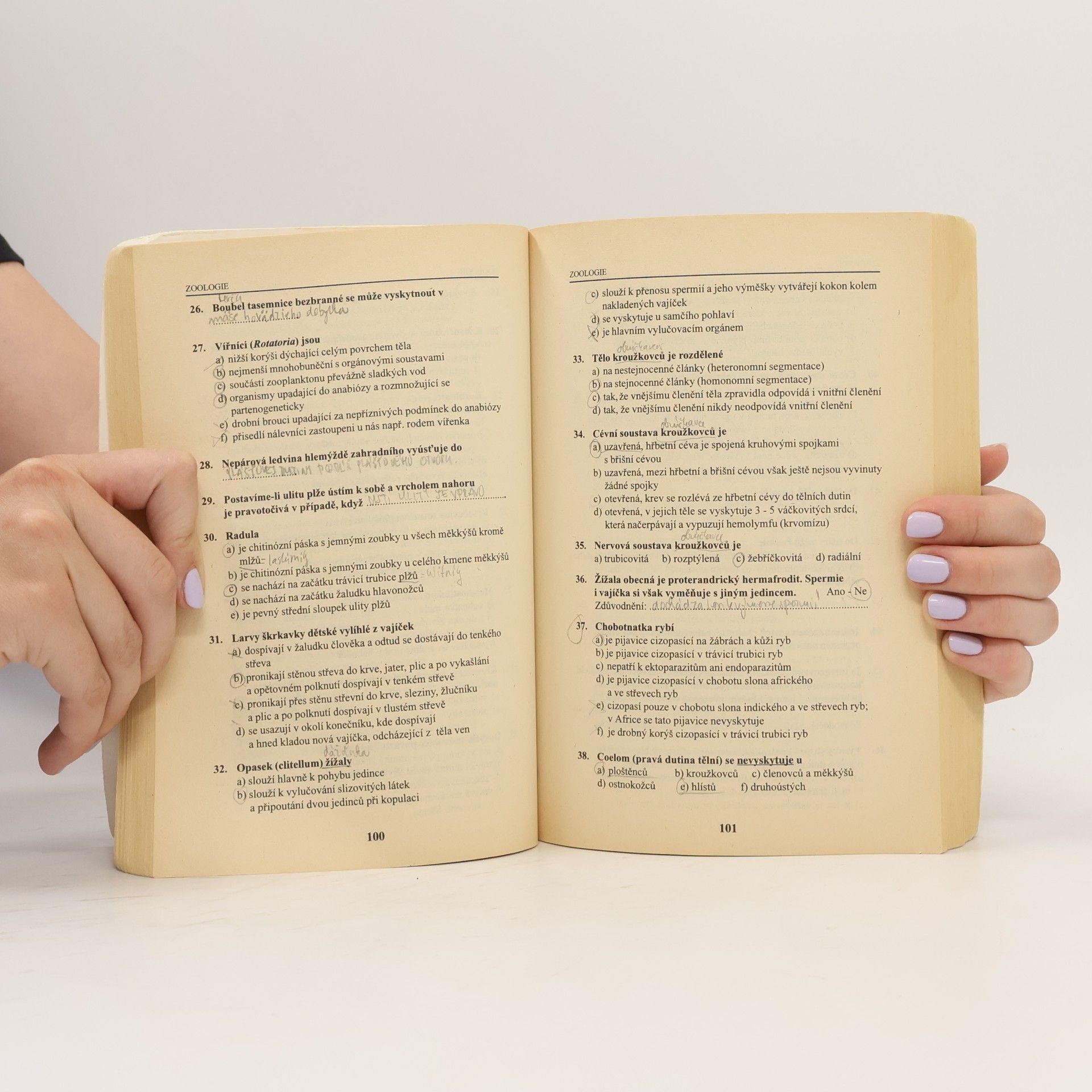 Vlastimila Chalupová-Karlovská Biologie : 2000 testových otázek a odpovědí