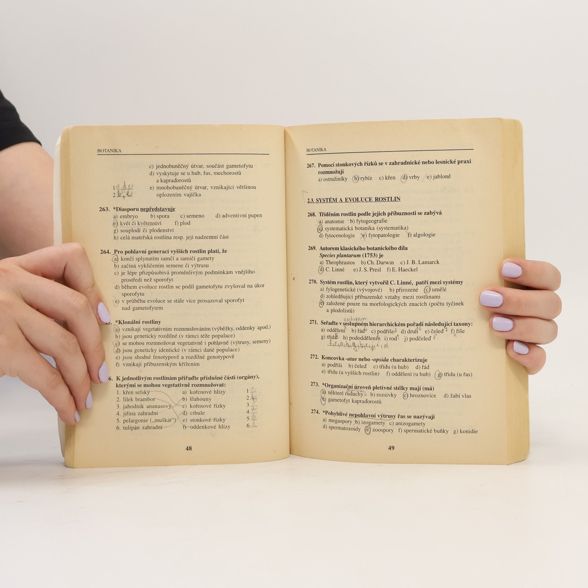 Vlastimila Chalupová-Karlovská Biologie : 2000 testových otázek a odpovědí
