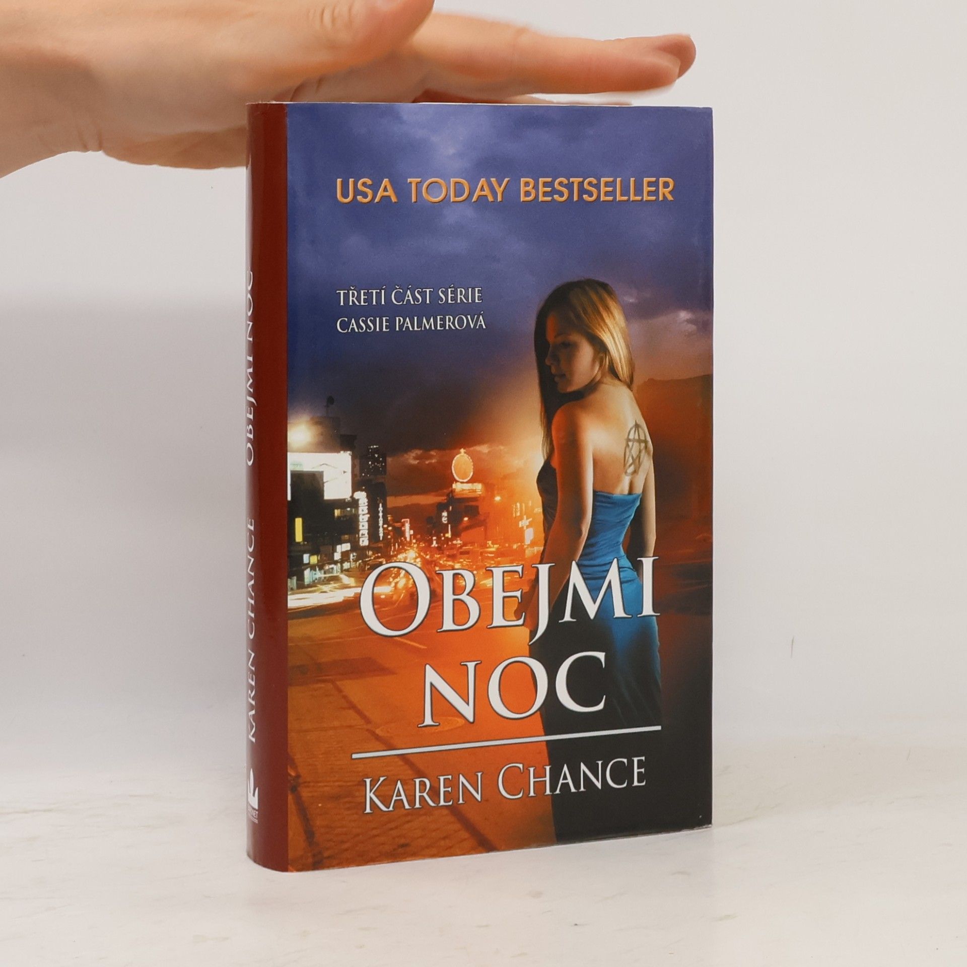 Karen Chance Obejmi noc