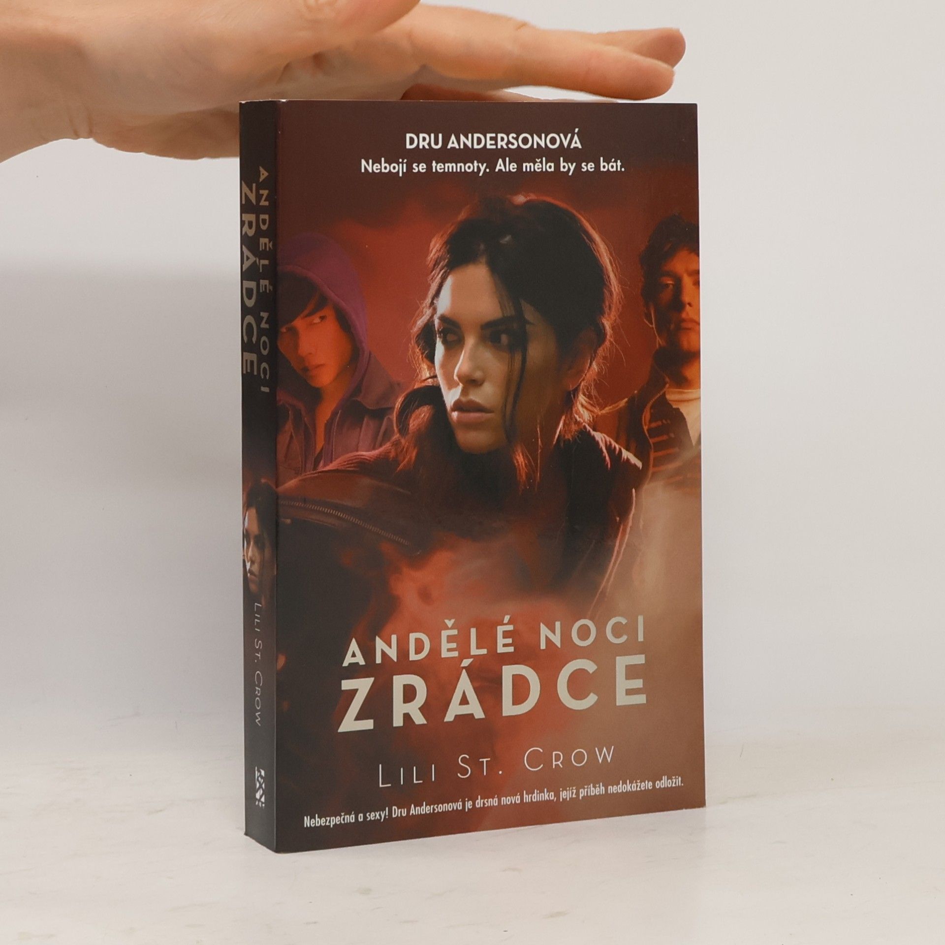 Lilith Saintcrow Andělé noci. Zrádce.