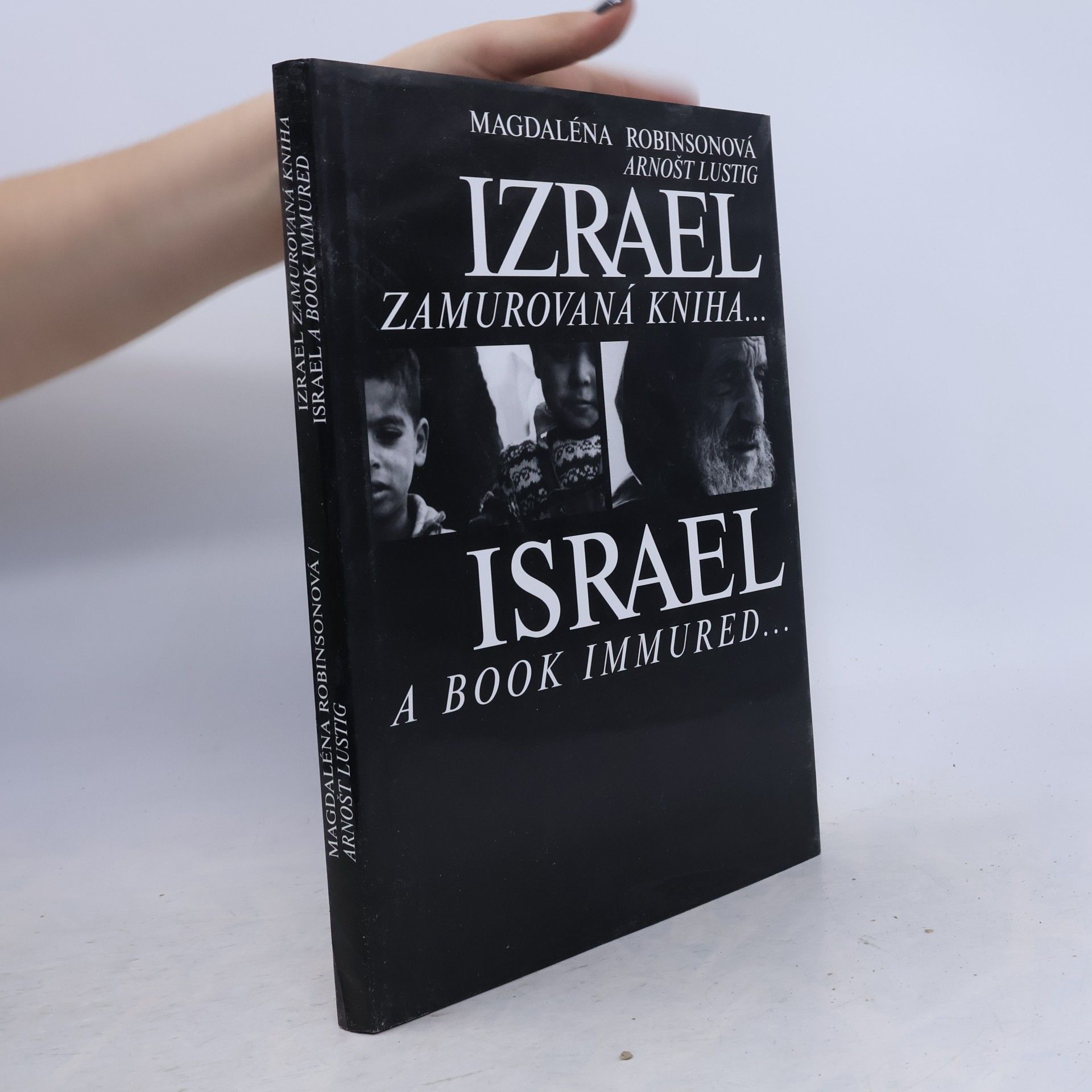 Magdaléna Robinson Izrael - zamurovaná kniha, Israel A Book Immured