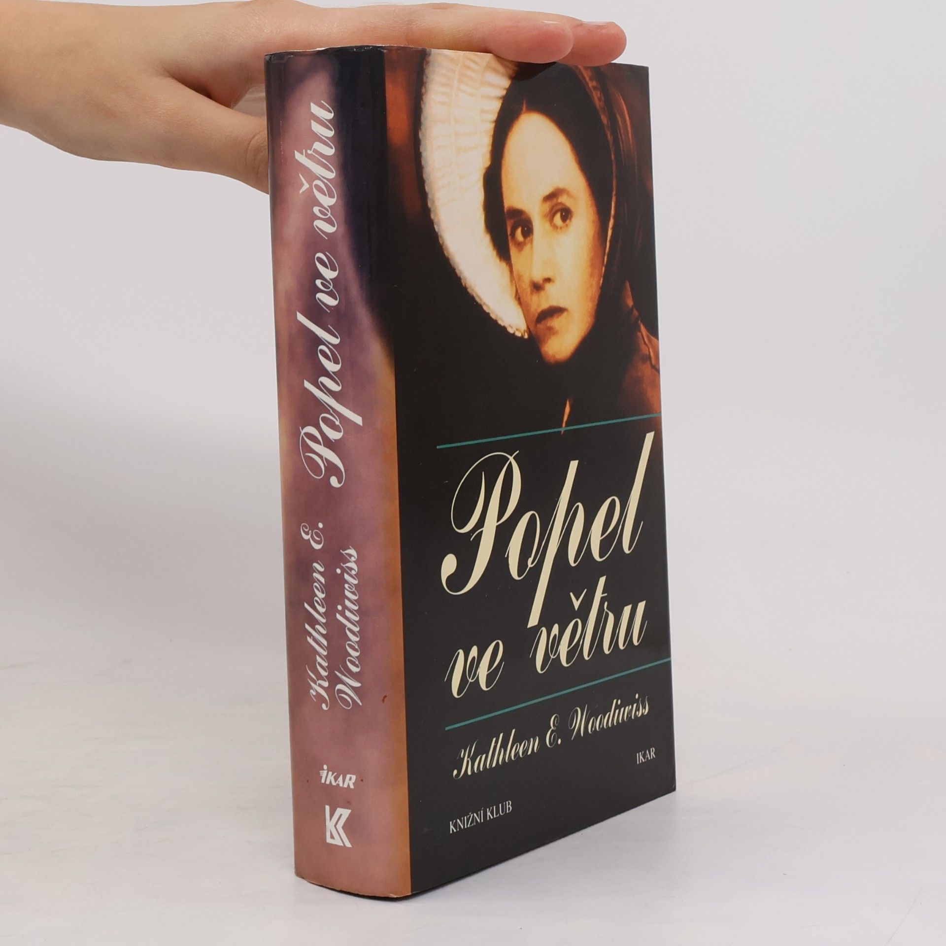Kathleen E. Woodiwiss Popel ve větru