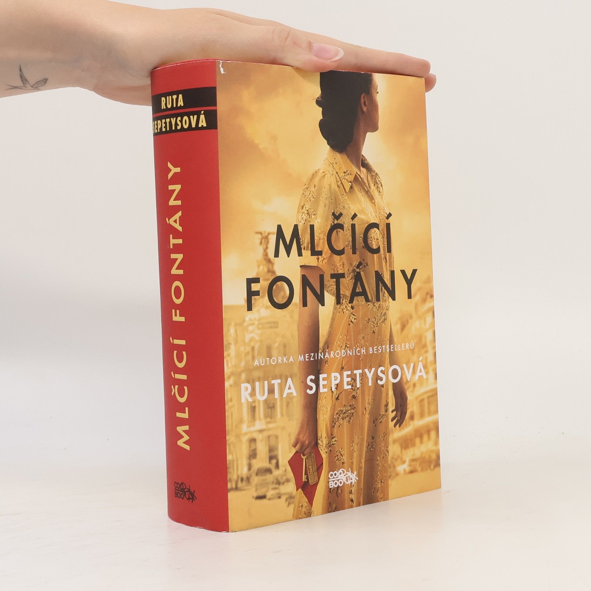 Ruta Sepetys Mlčící fontány