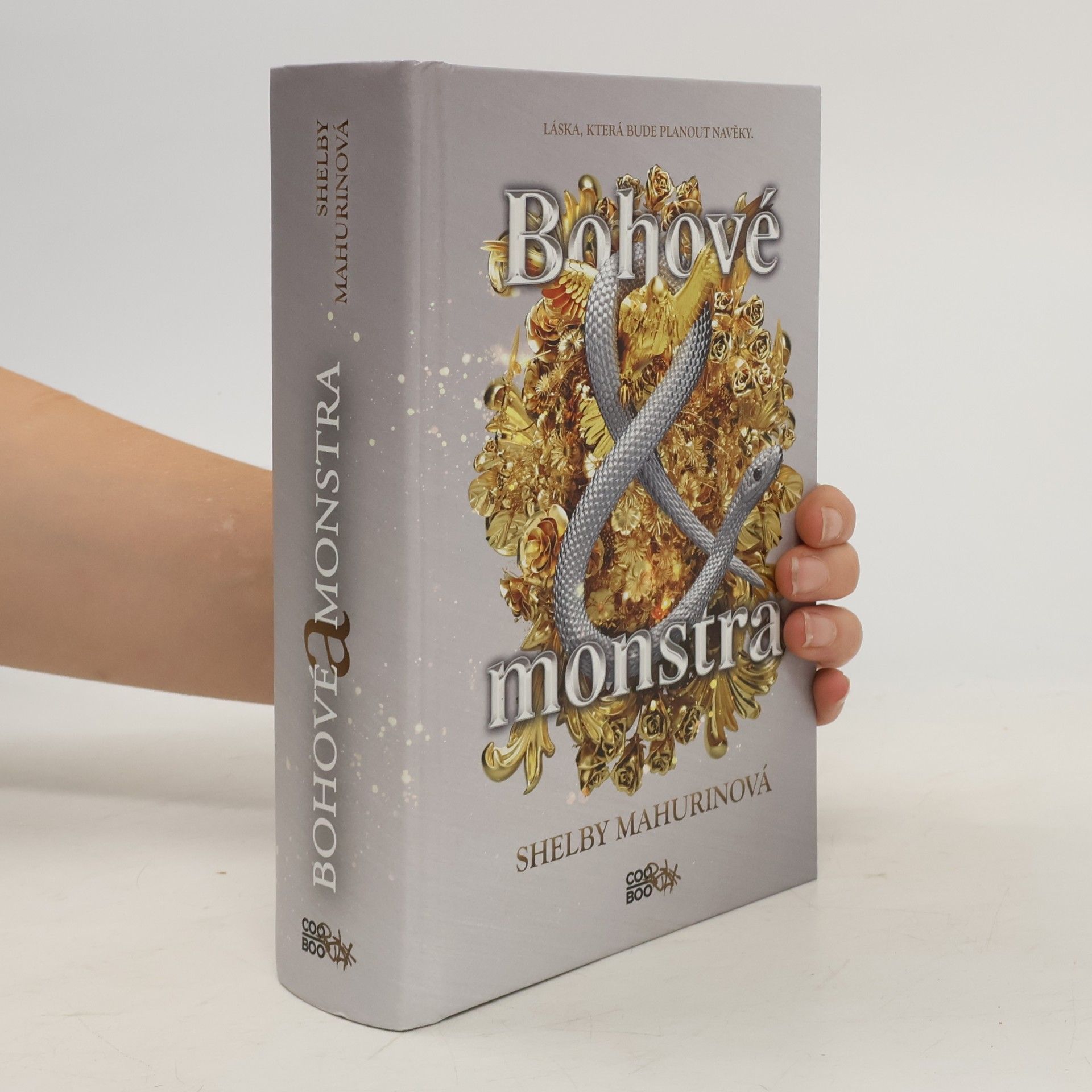 Shelby Mahurin Bohové a monstra. 3. díl