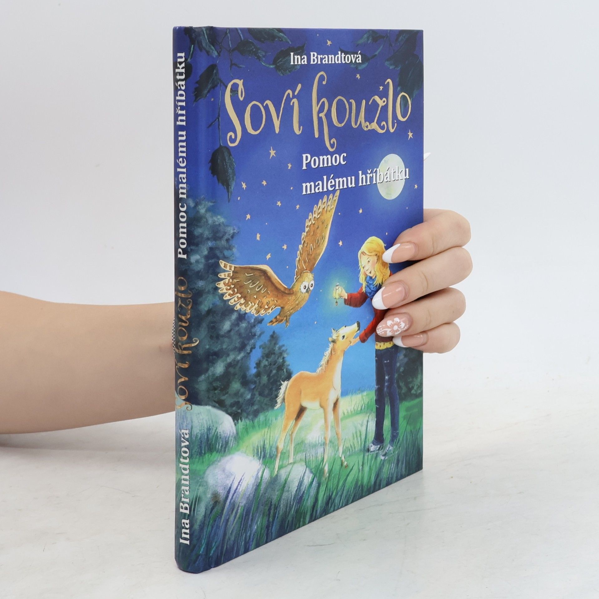 Soví kouzlo. Pomoc malému hříbátku