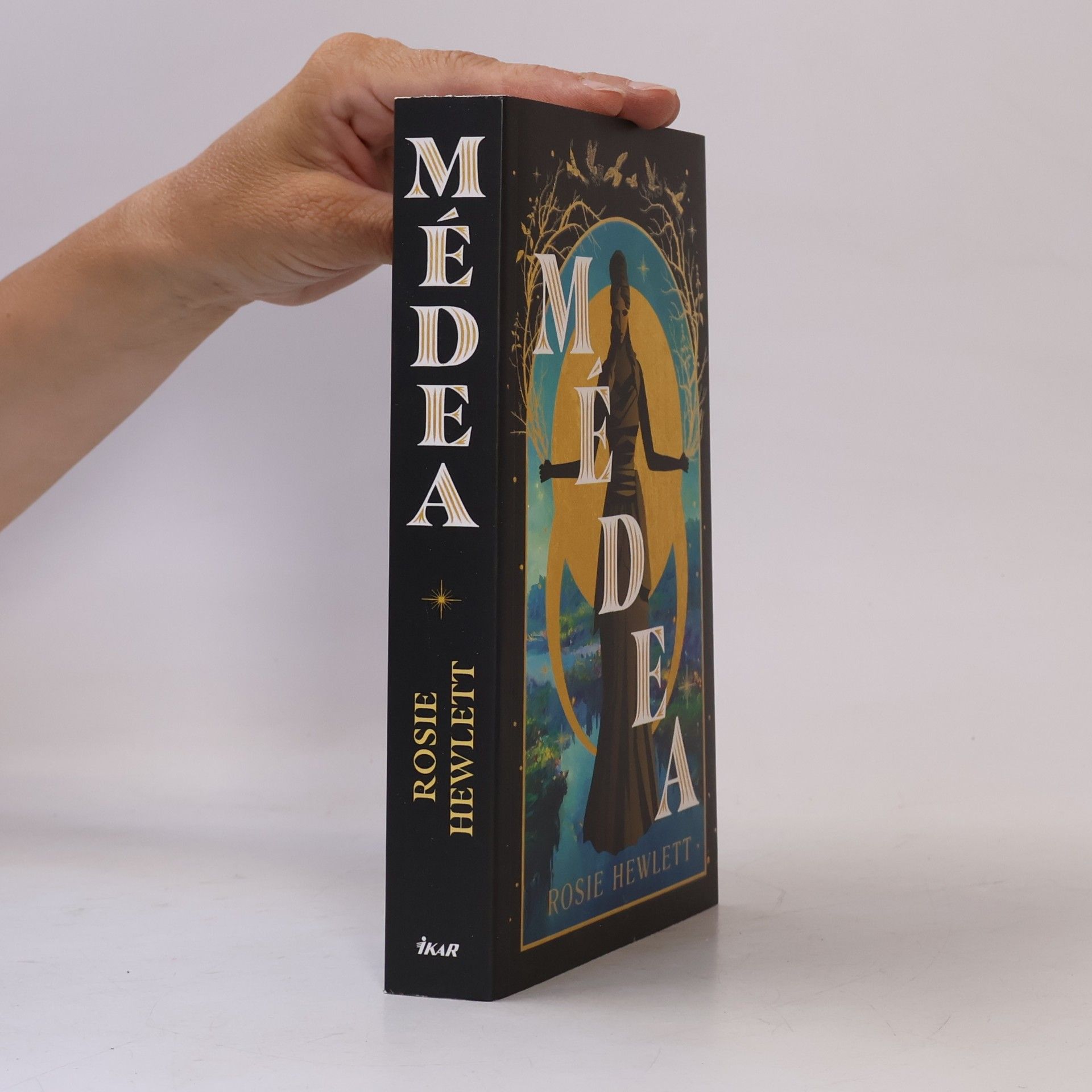 Rosie Hewlett Médea