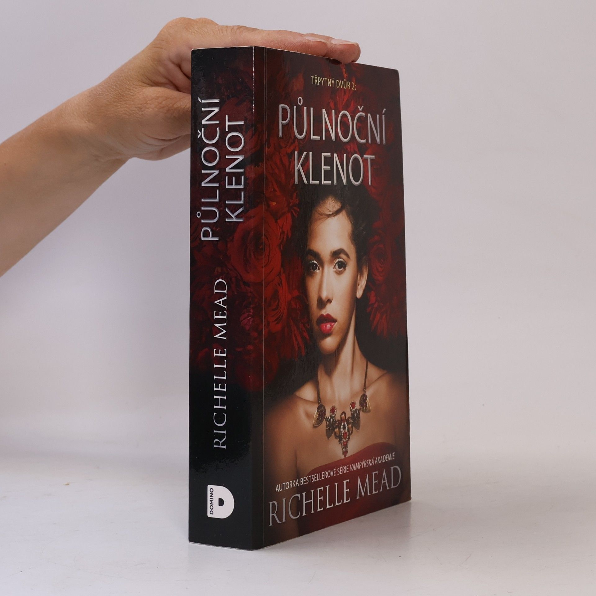 Richelle Mead Půlnoční klenot. Třpytný dvůr 2. díl
