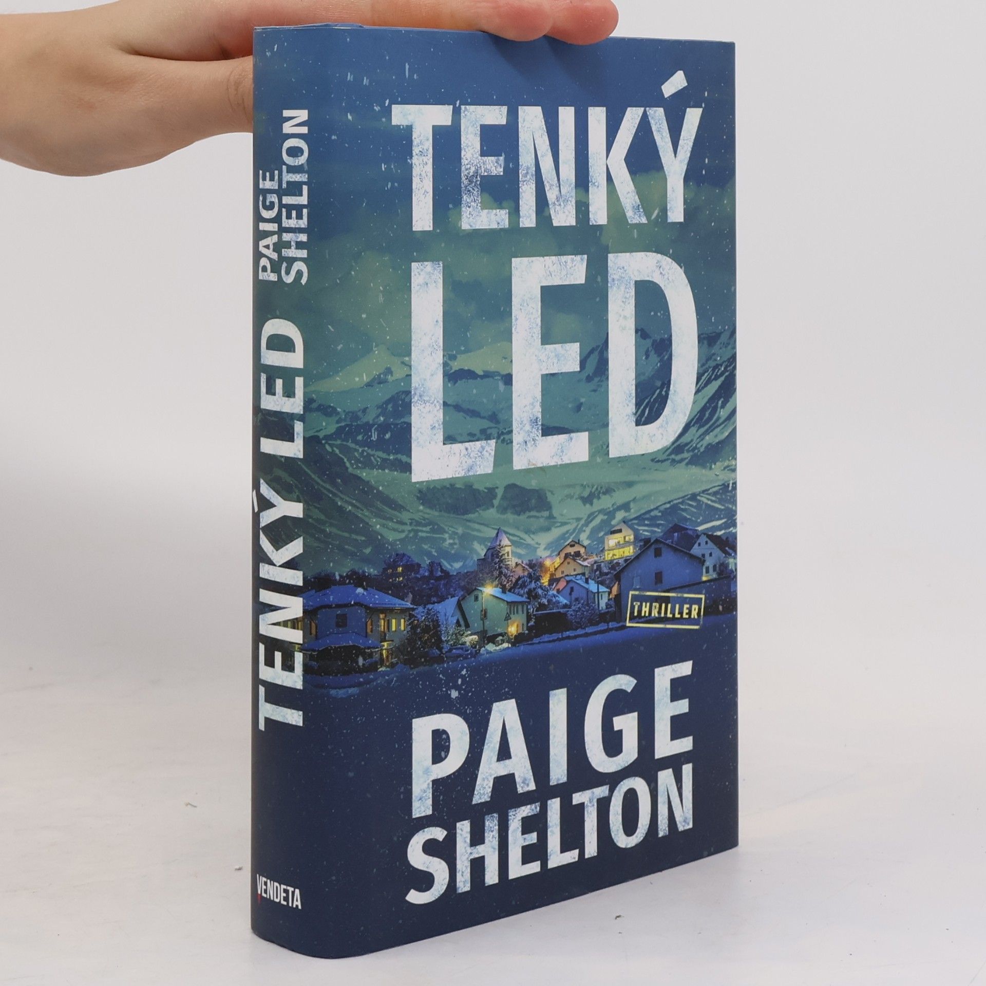 Paige Shelton Tenký led