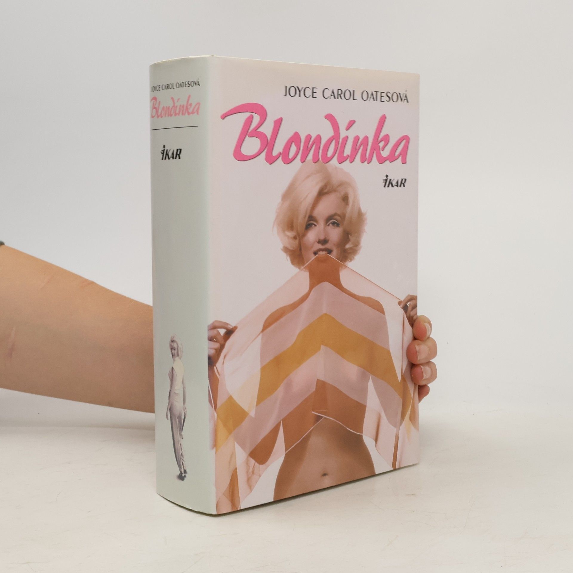 Joyce Carol Oates Blondínka