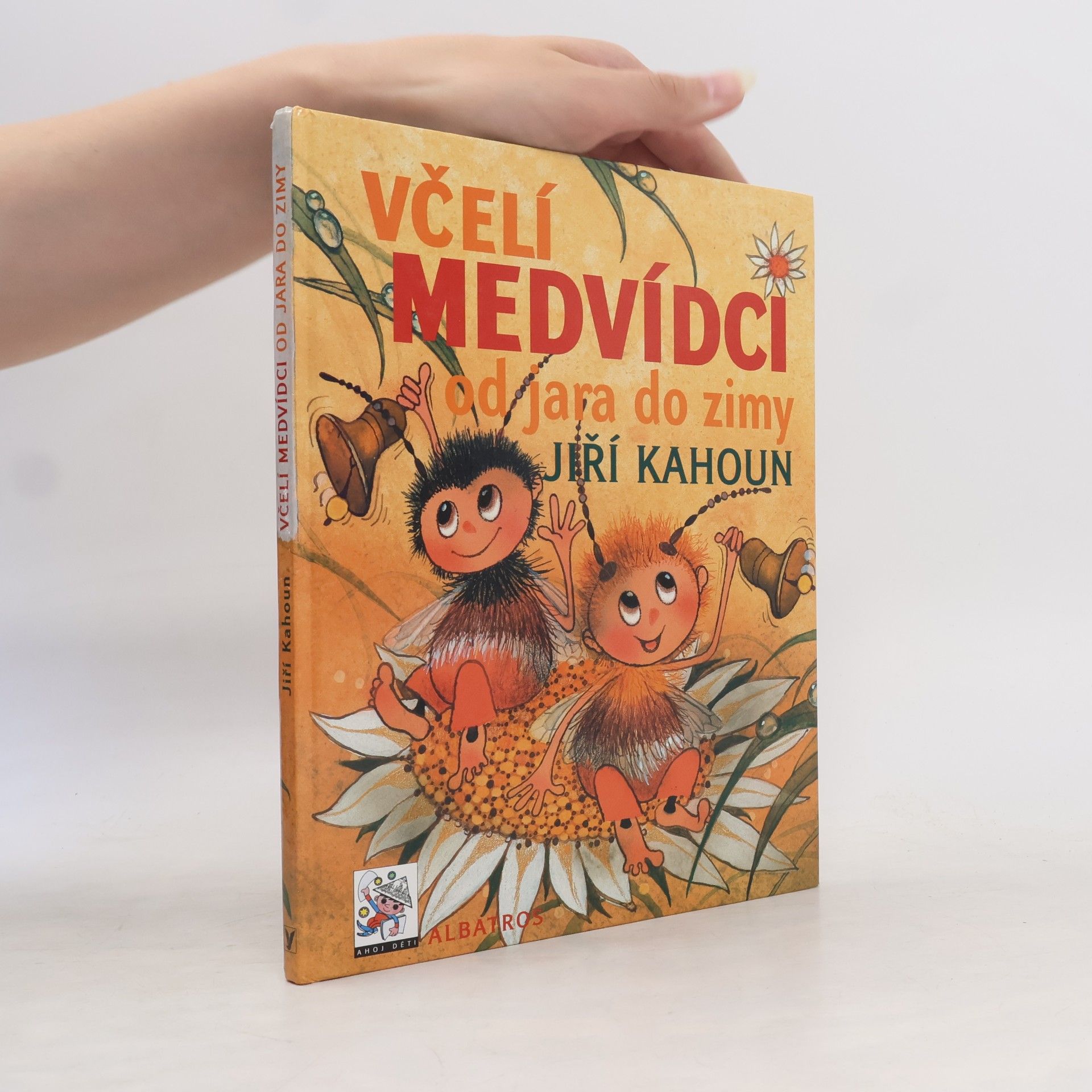 Ivo Houf Včelí medvídci od jara do zimy