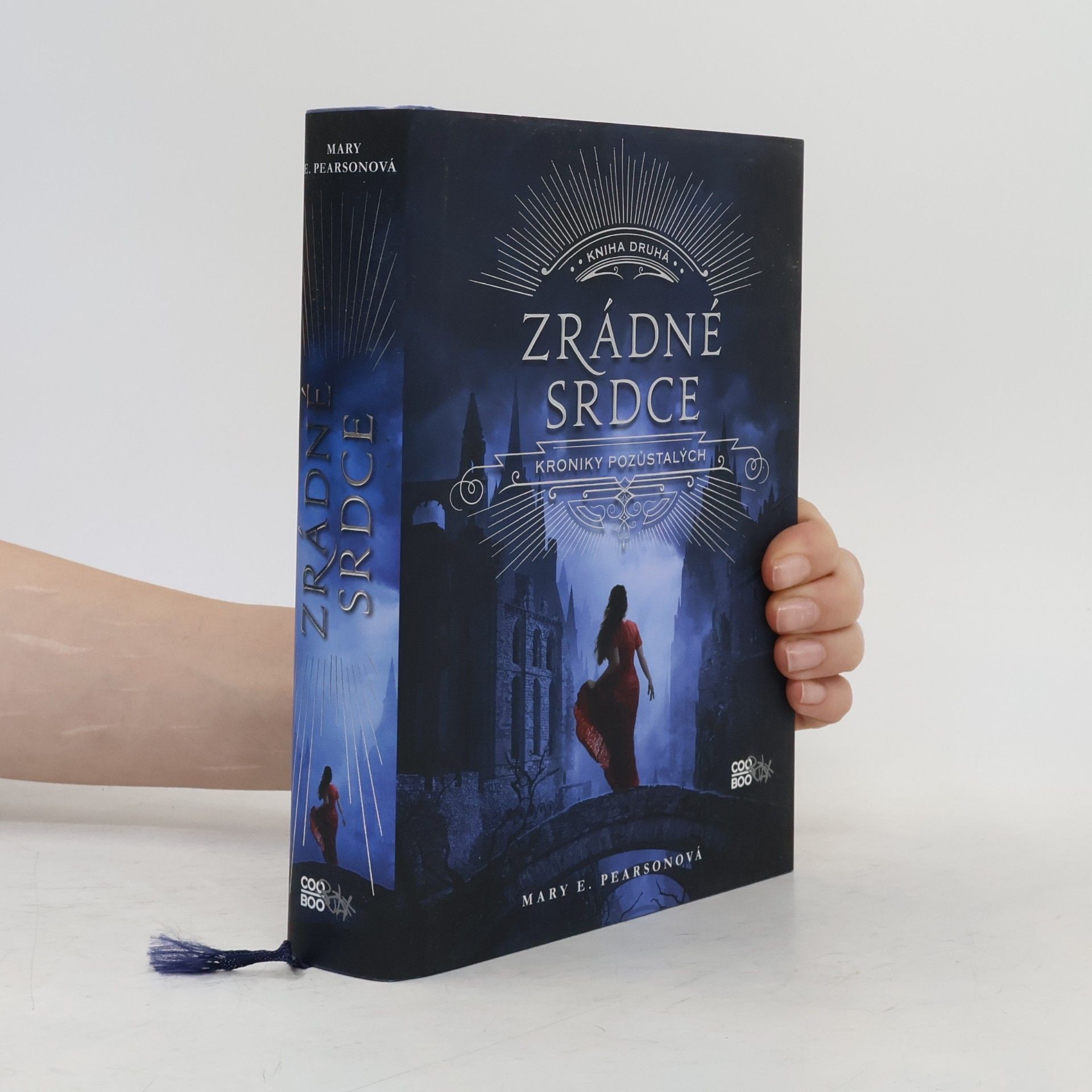 Mary E. Pearson Kroniky pozůstalých: Zrádné srdce. Kniha druhá