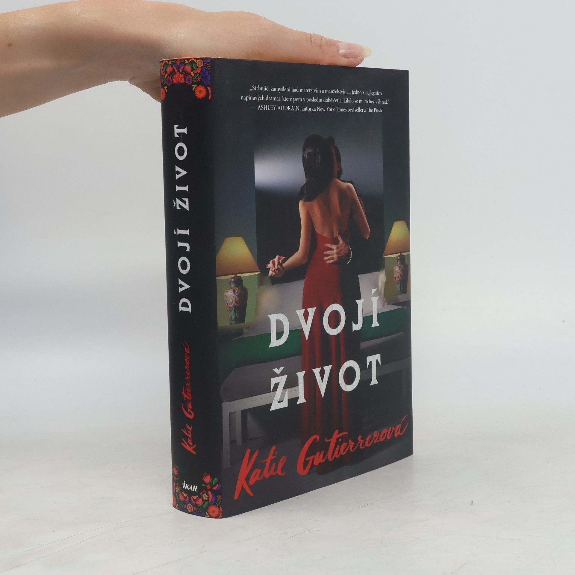 Katie Gutierrez Dvojí život