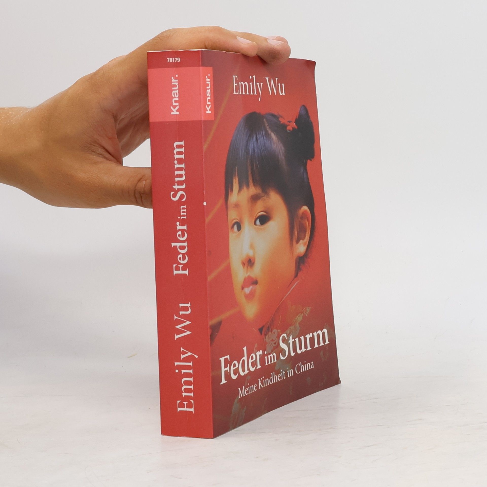 Emily Wu Feder im Sturm