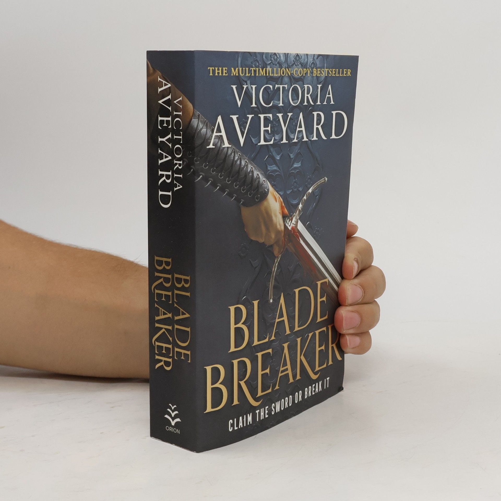 Victoria Aveyard Blade Breaker