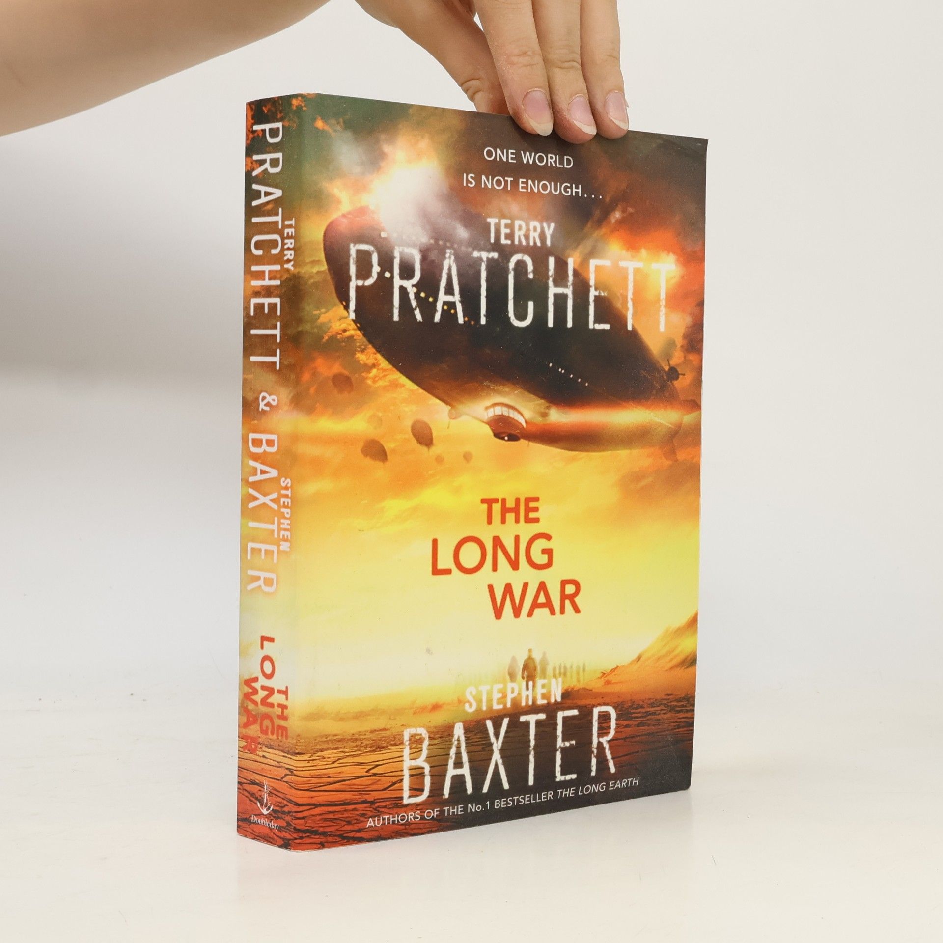 Terry Pratchett The long war