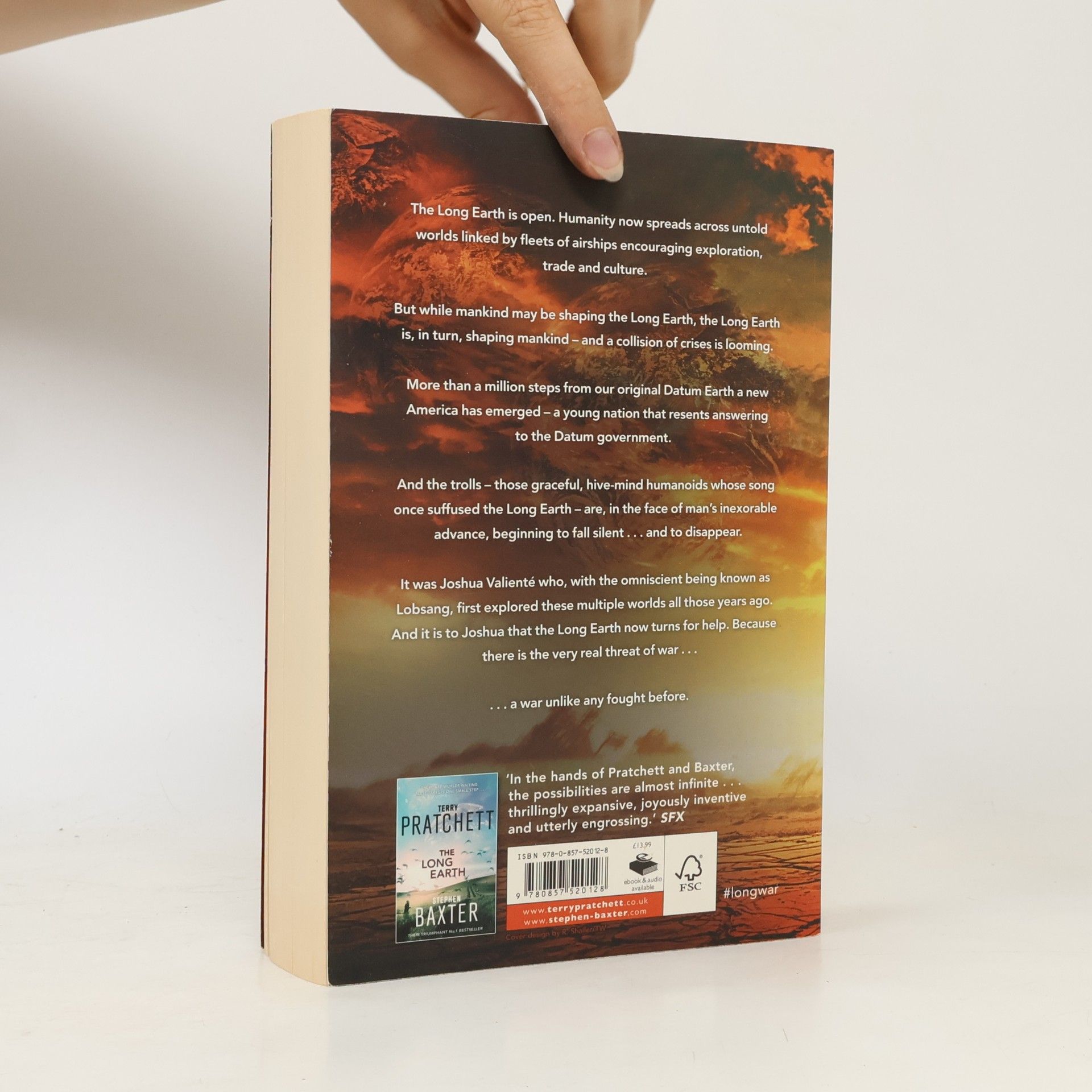 Terry Pratchett The long war