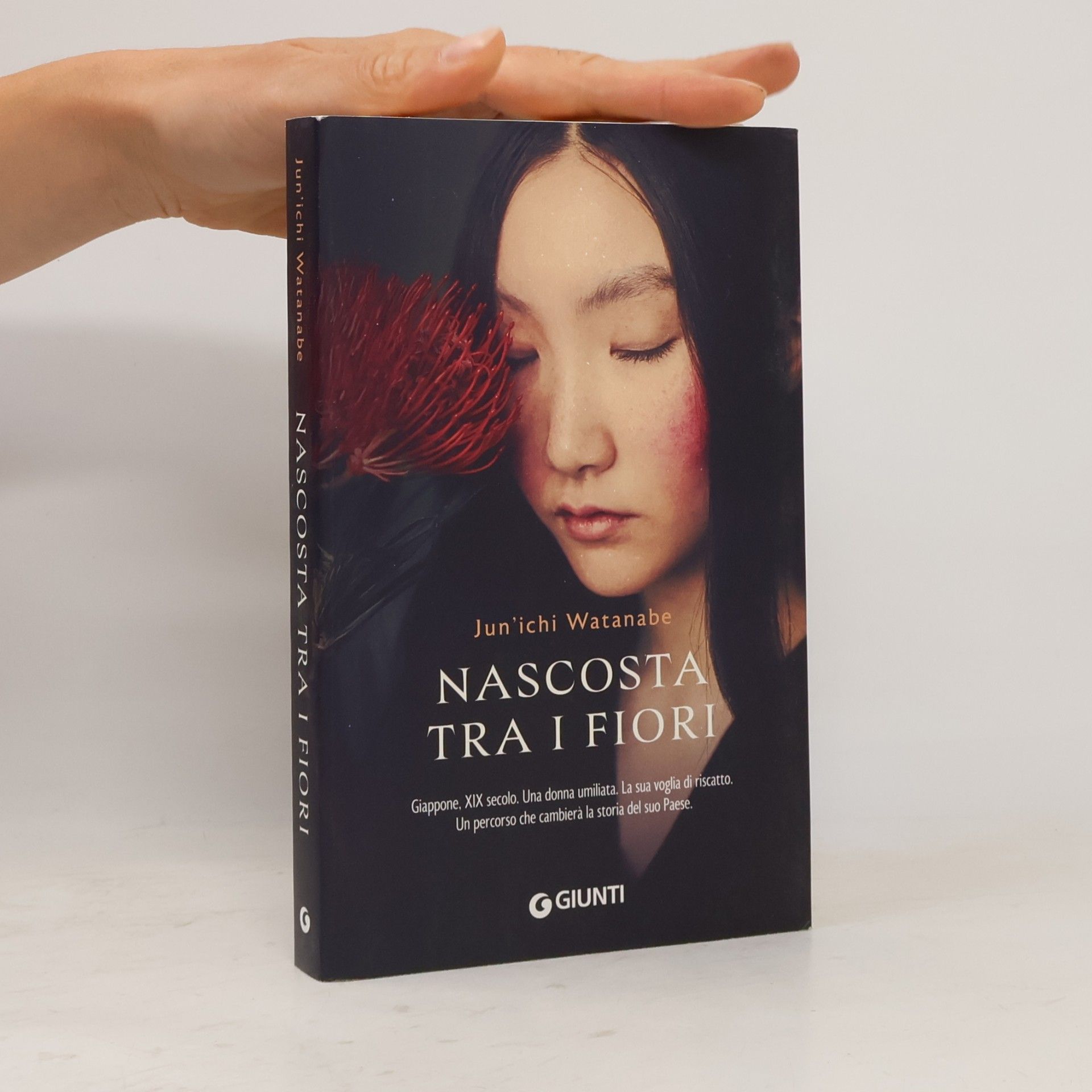 Jun'ichi Watanabe Nascosta tra i fiori