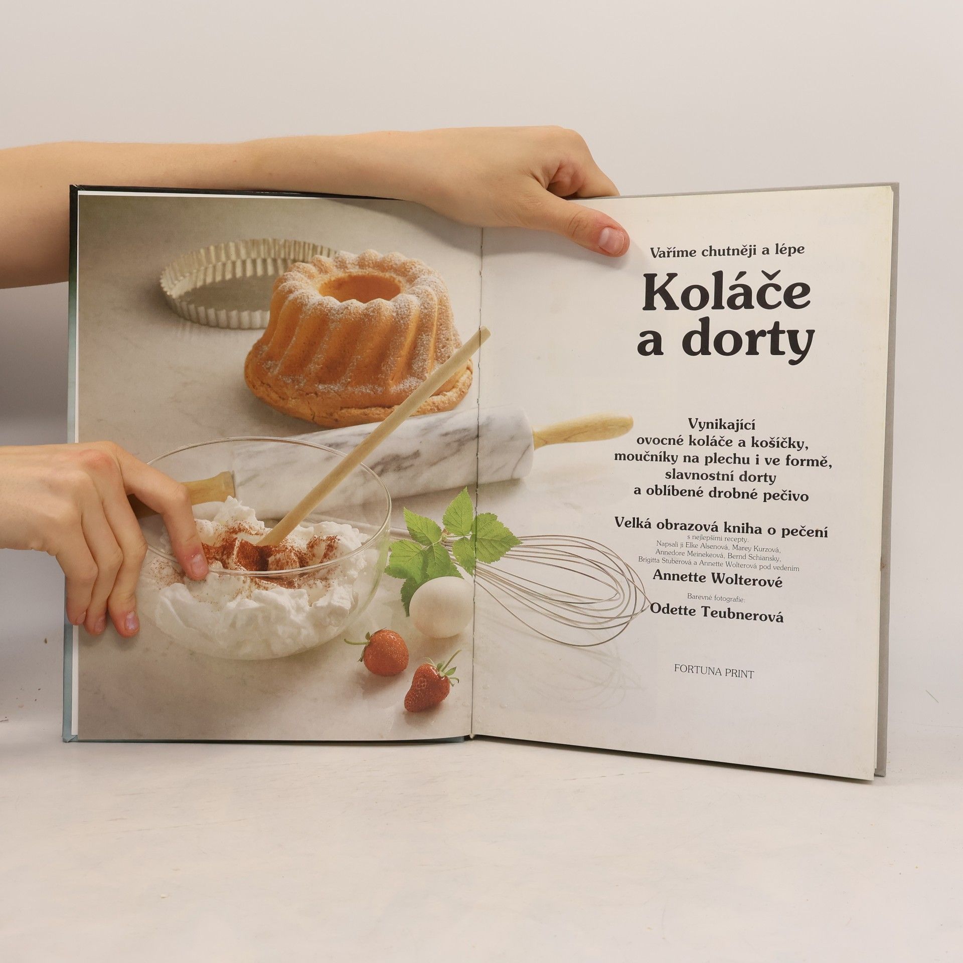 Autorenkollektiv Koláče a dorty
