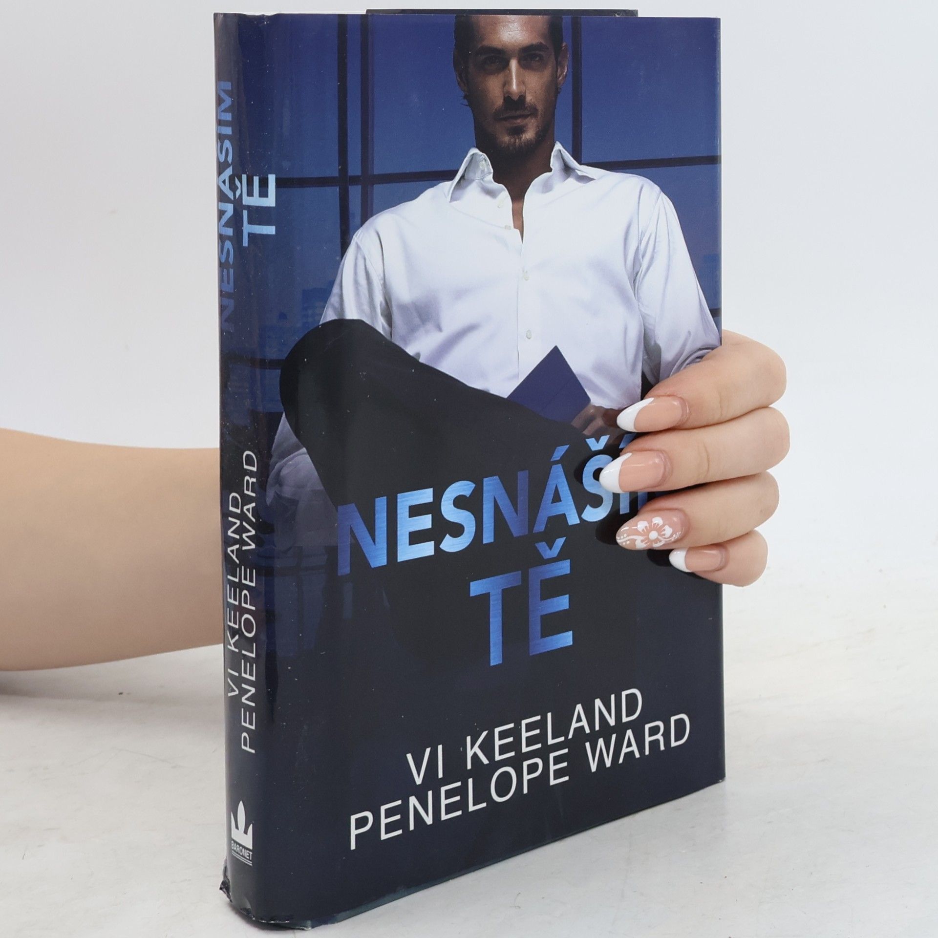 Vi Keeland Nesnáším tě