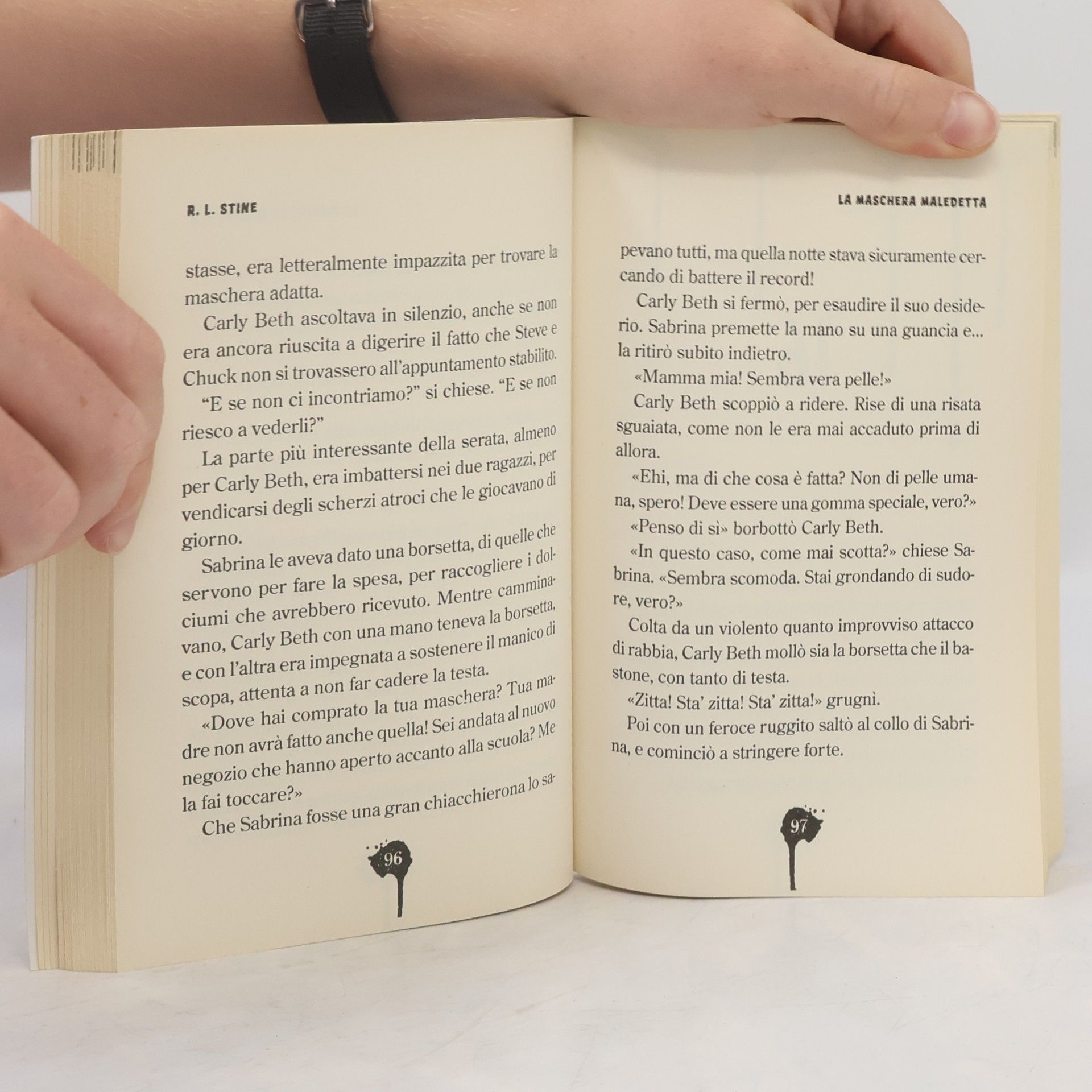 R. L. Stine Piccoli Brividi. La maschera maledetta 1