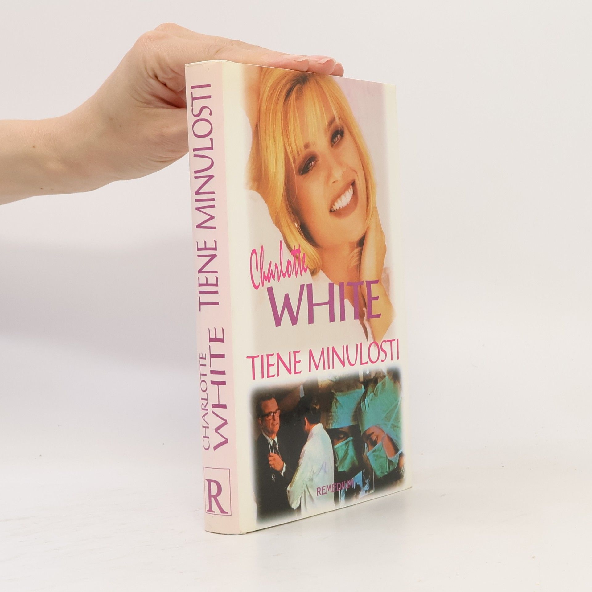 Charlotte White Tiene minulosti