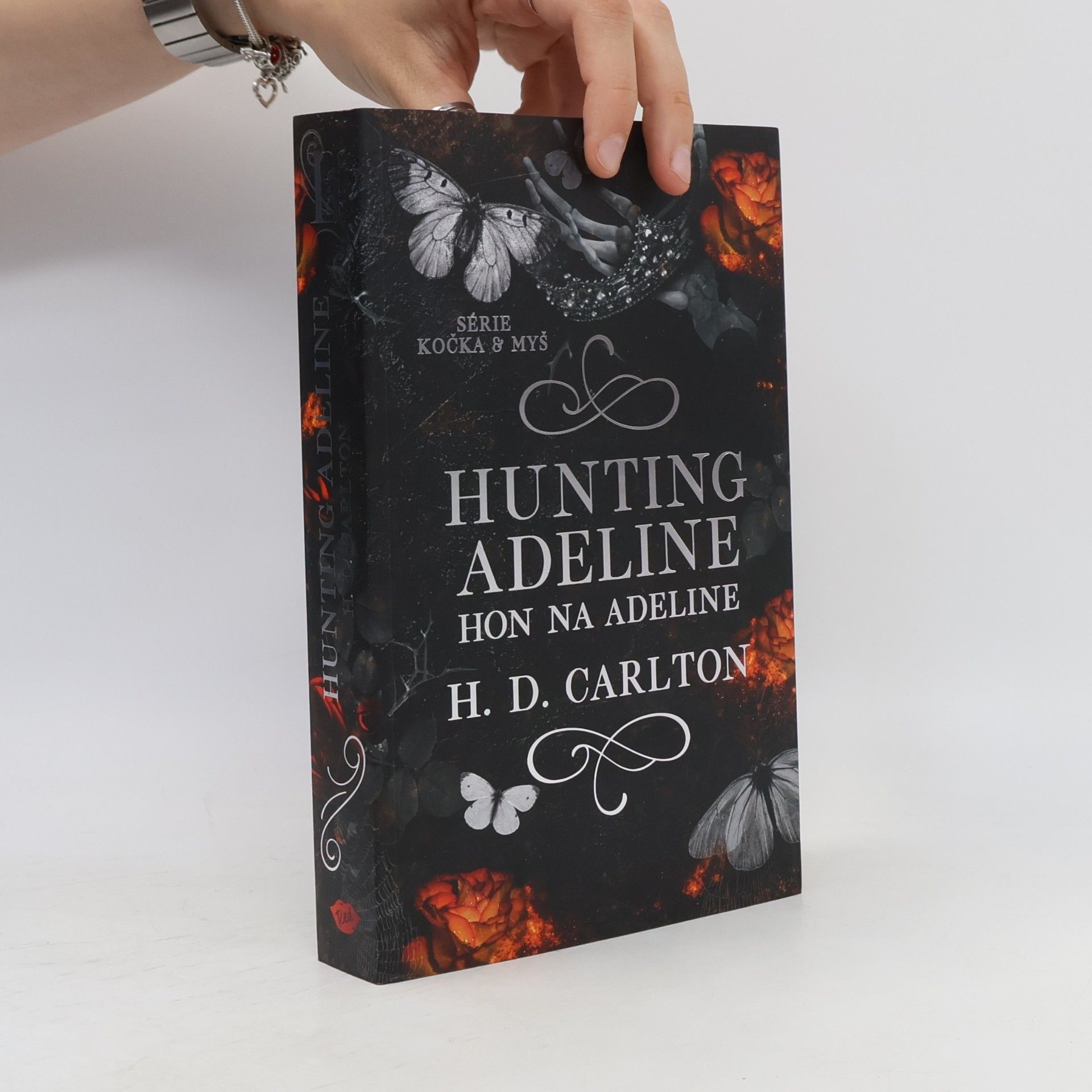 Hunting Adeline. Hon na Adeline