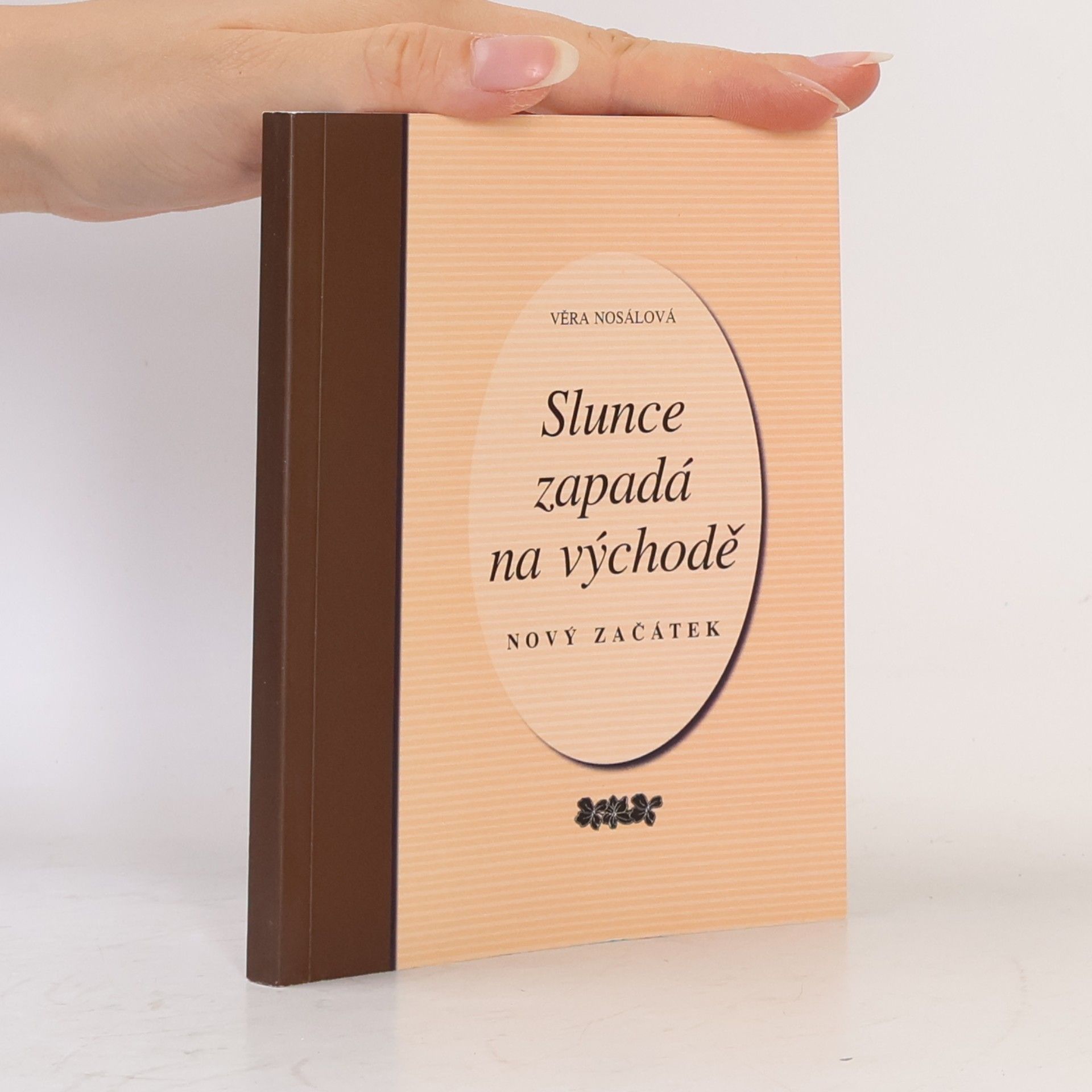 Věra Nosálová Slunce zapadá na východě