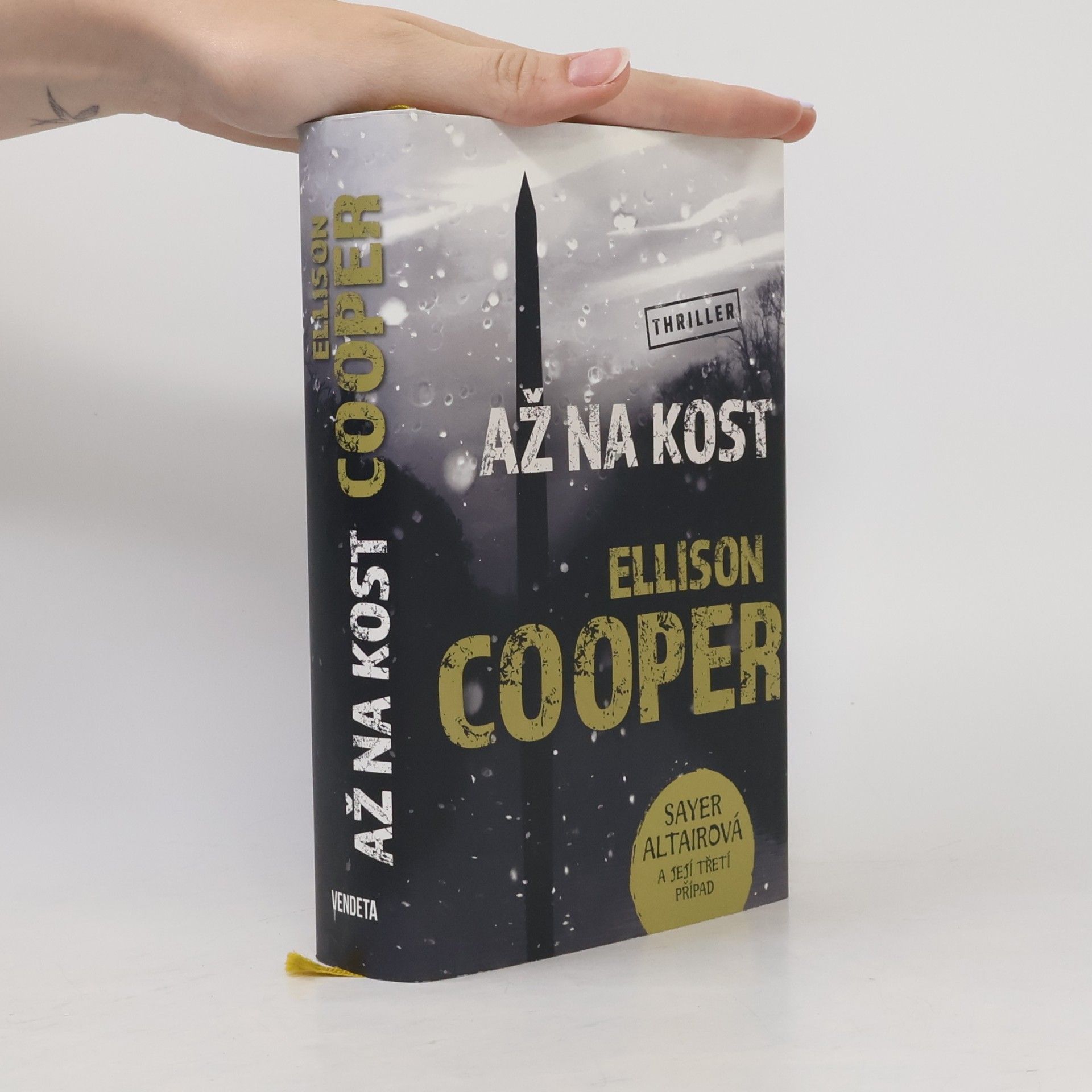 Ellison Cooper Až na kost