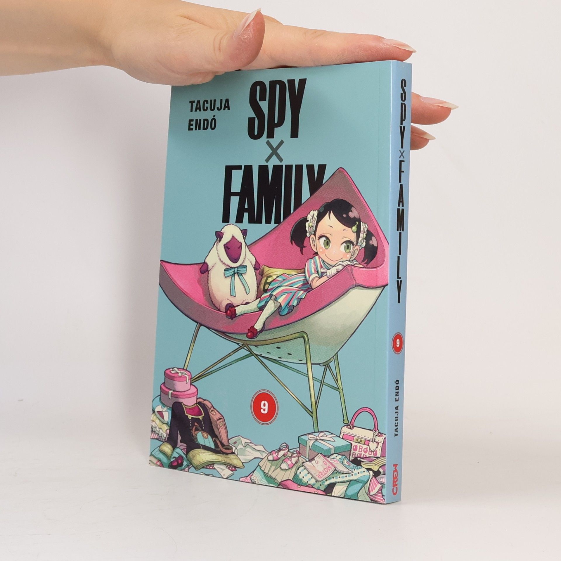 Tacuja Endó Spy x Family. 9