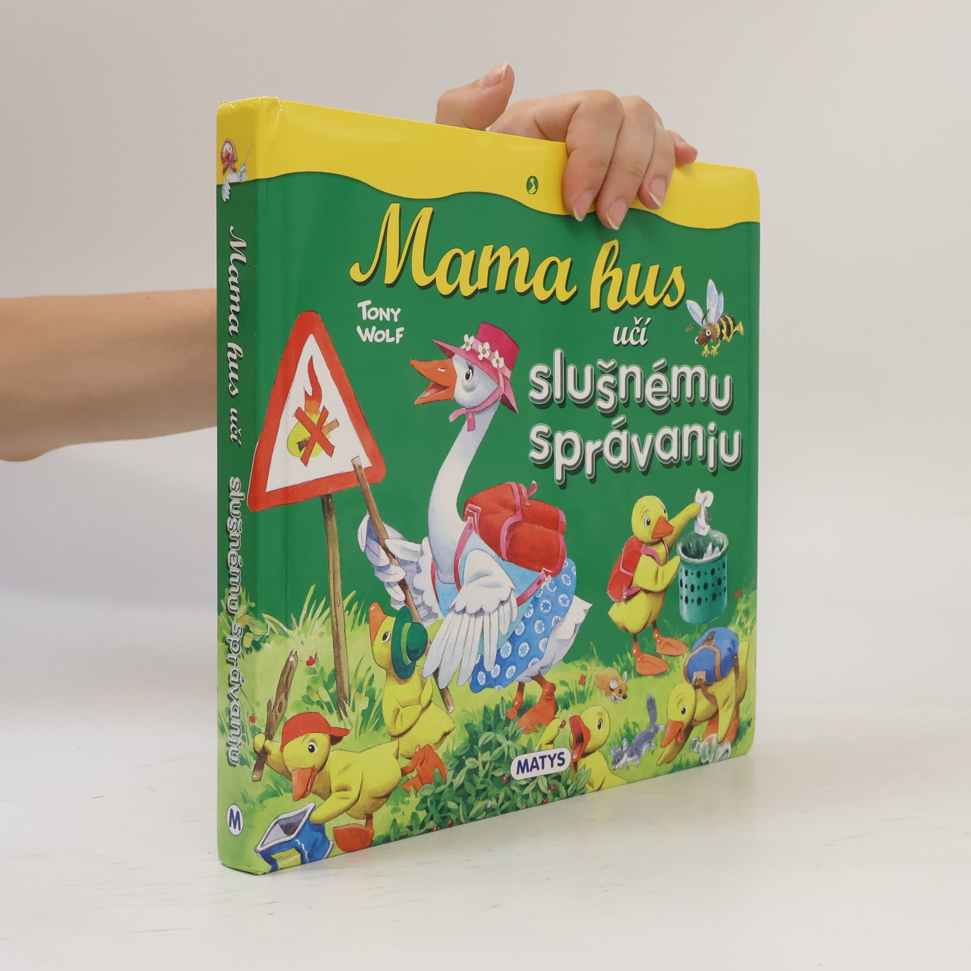 Tomy Wolf Mama hus učí slušnému správaniu