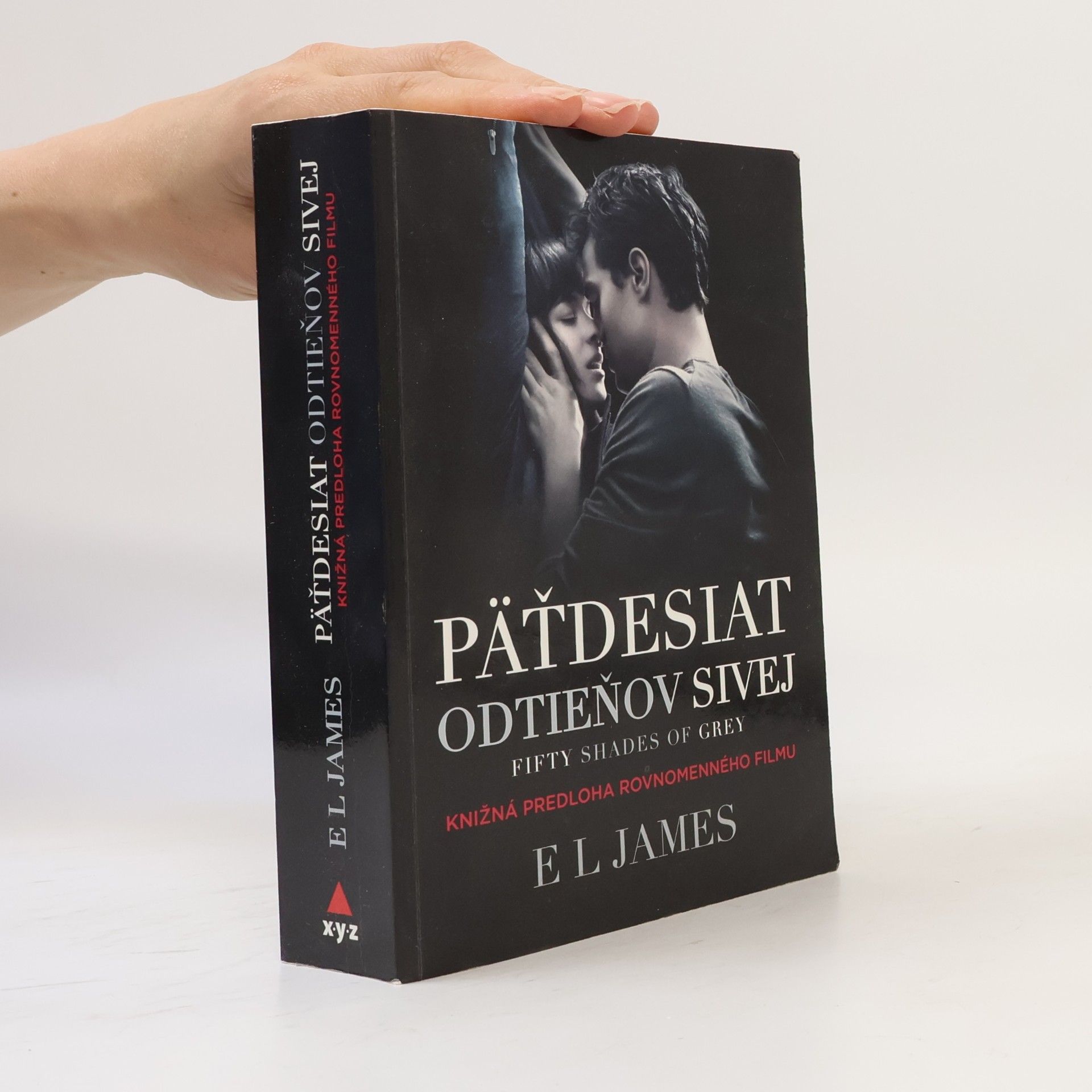 E. L. James Päťdesiat odtieňov sivej
