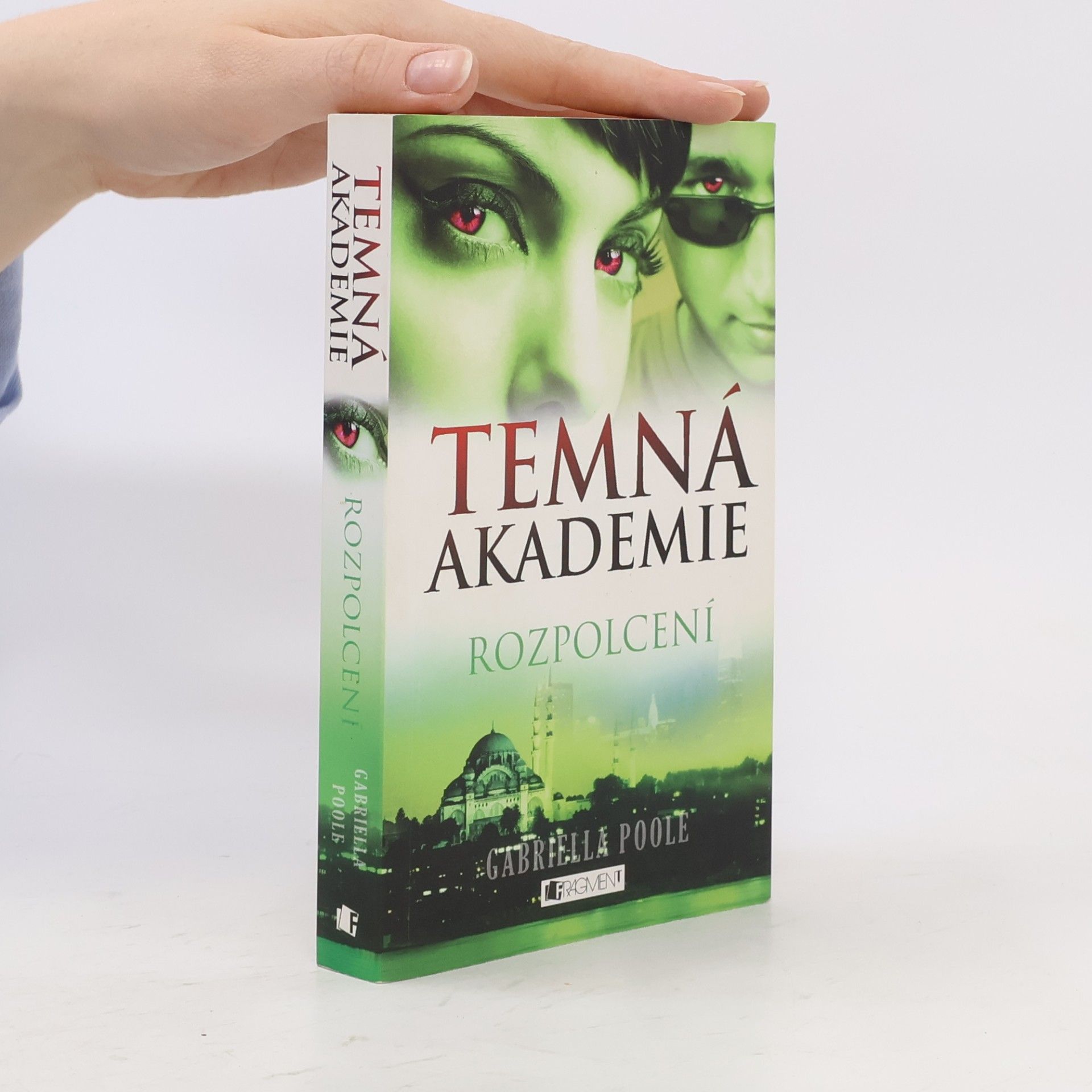 Gabriella Poole Temná akademie. Rozpolcení