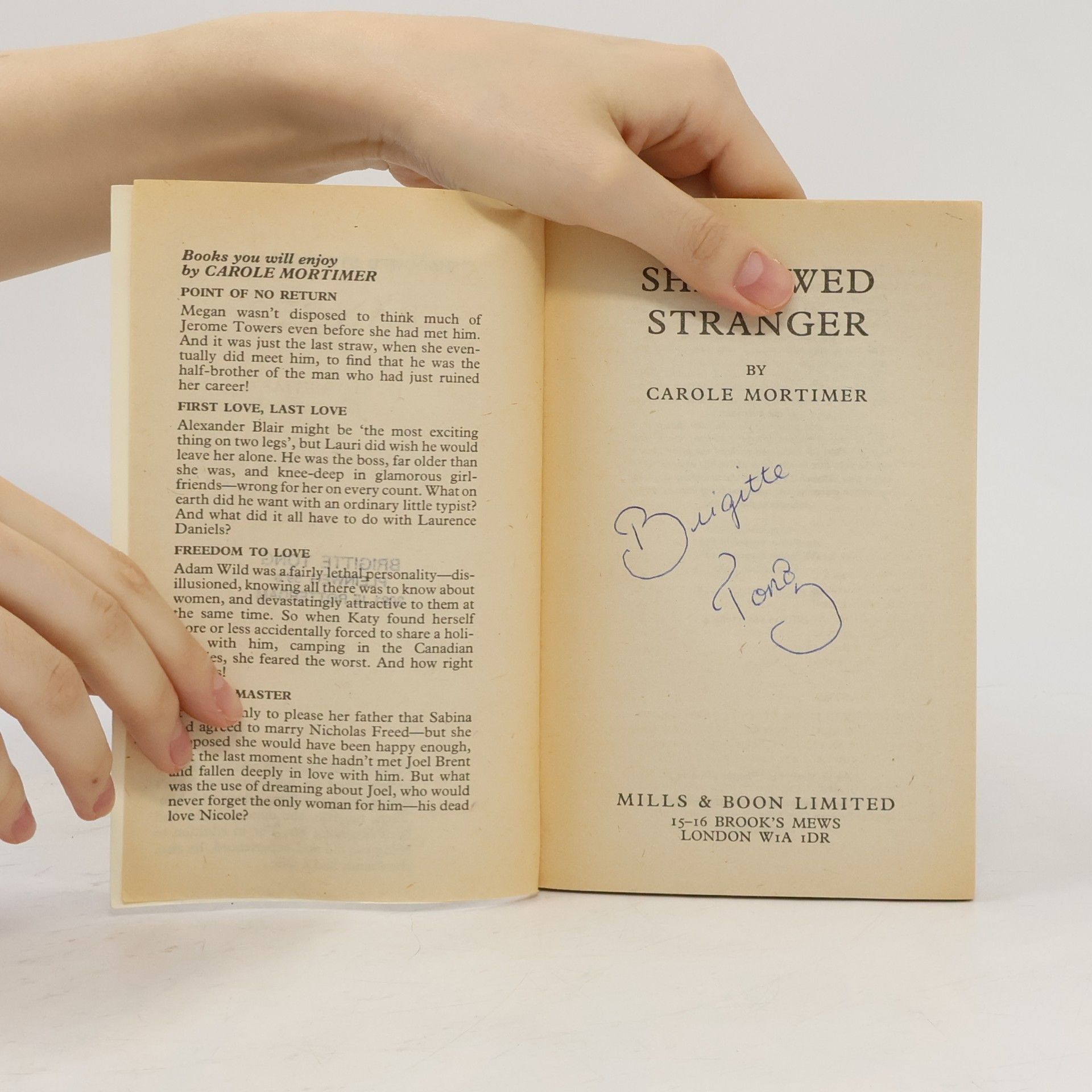 Carole Mortimer Romance - 1900: Shadowed Stranger