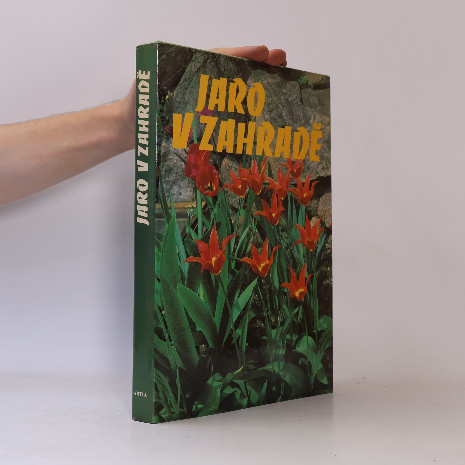 Karel Floss Jaro v zahradě