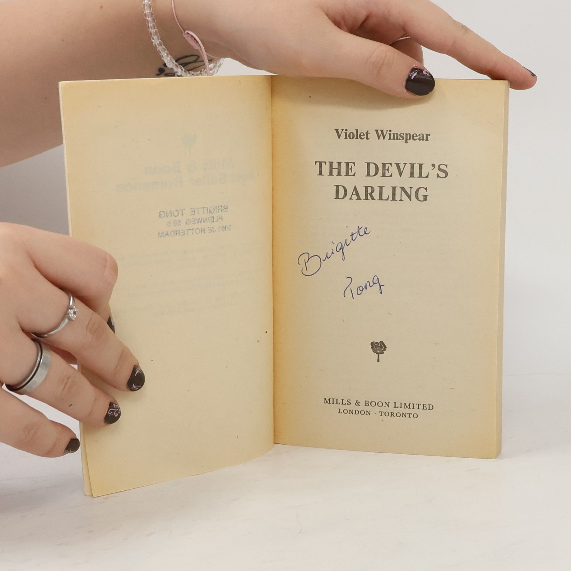 Violet Winspear The Devil's Darling