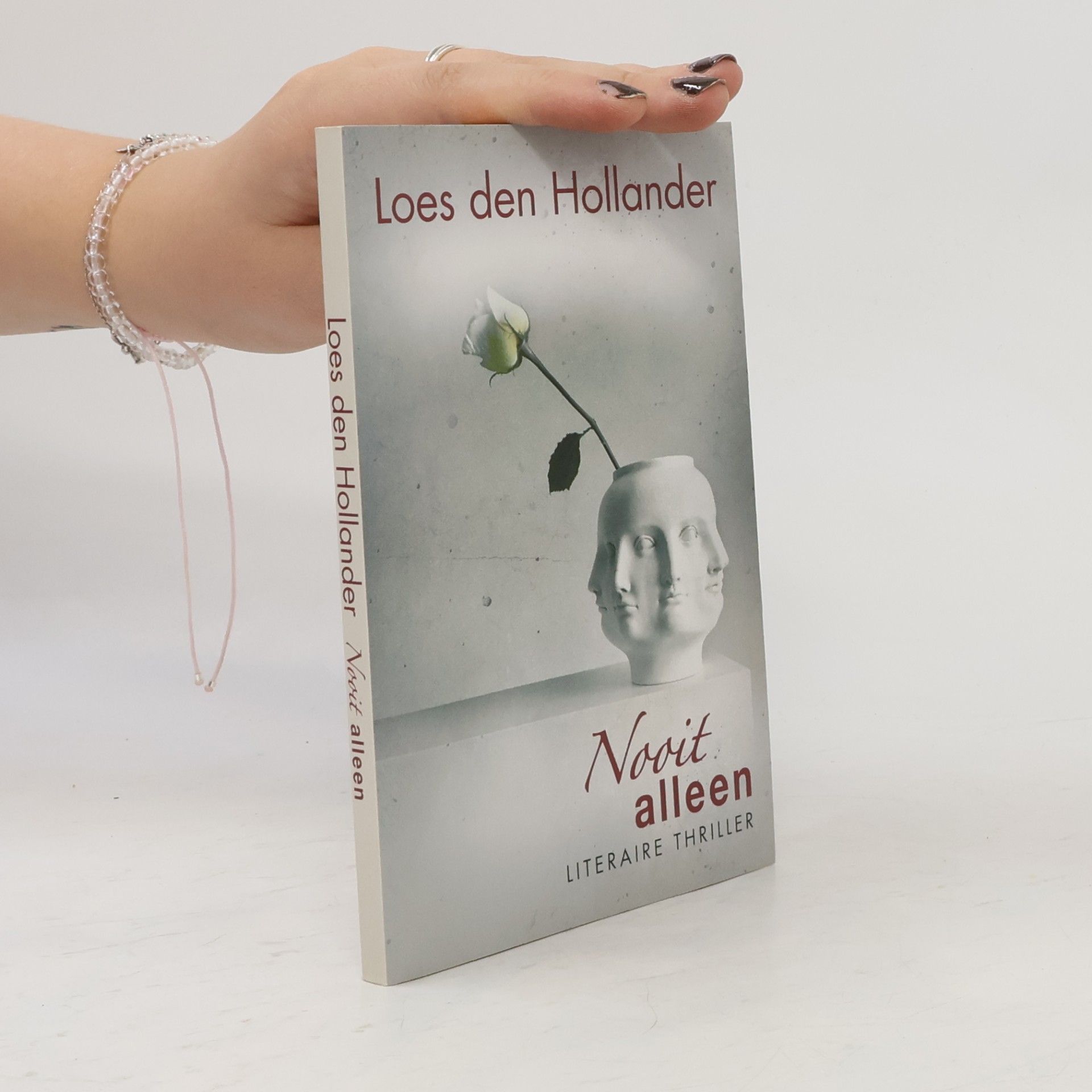 Loes den Hollander Nooit alleen