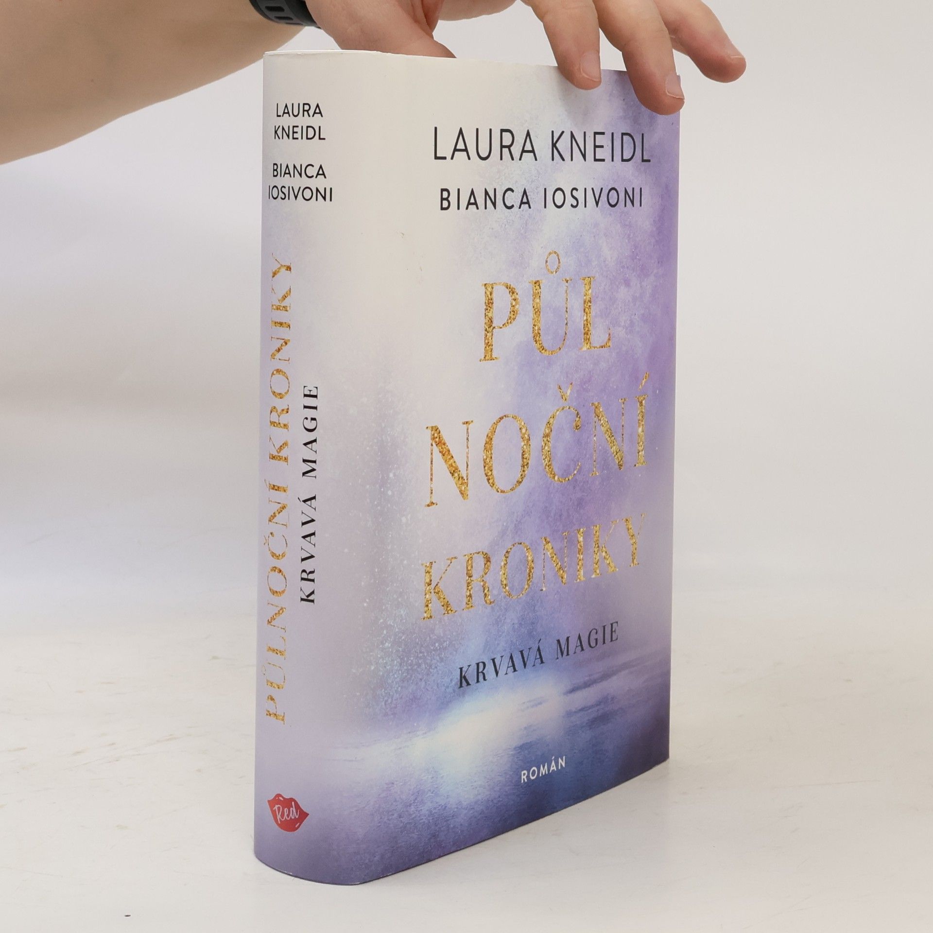 Bianca Iosivoni Půlnoční kroniky. Krvavá magie
