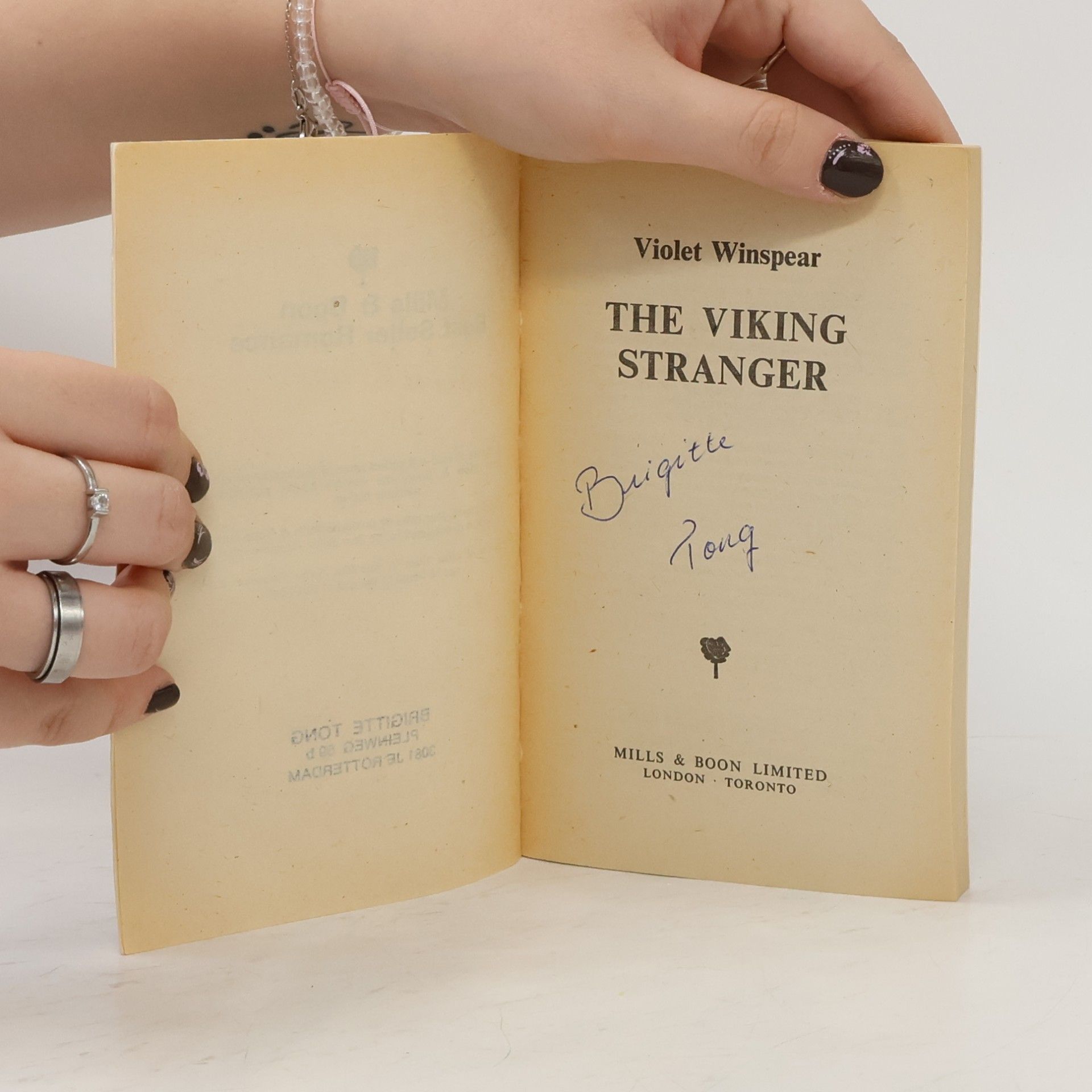 Violet Winspear The Viking Stranger