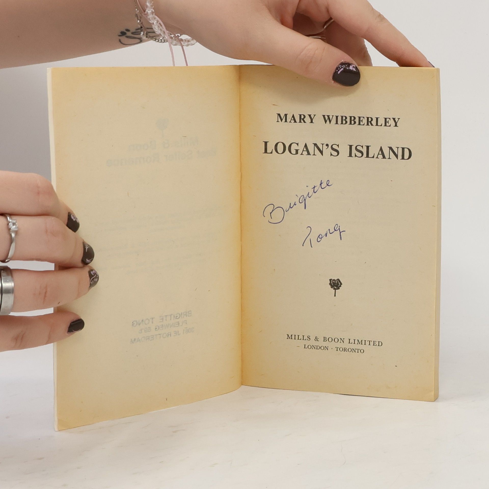 Mary Wibberley Logan's Island