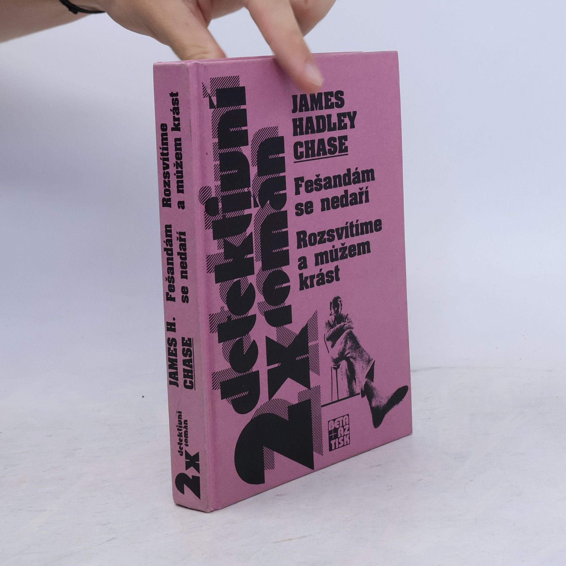 James Hadley Chase Fešandám se nedaří. Rozsvítíme a můžem krást