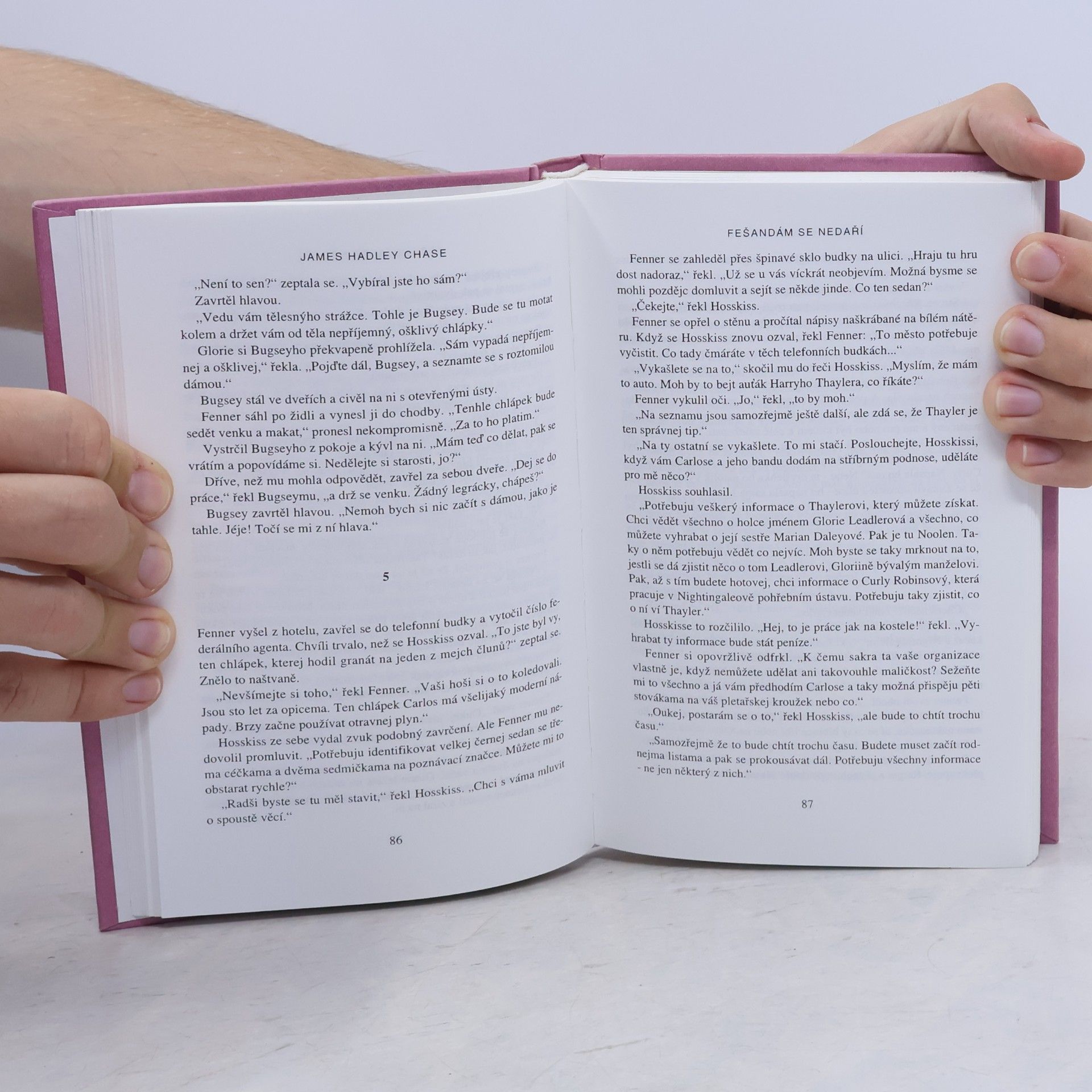 James Hadley Chase Fešandám se nedaří. Rozsvítíme a můžem krást
