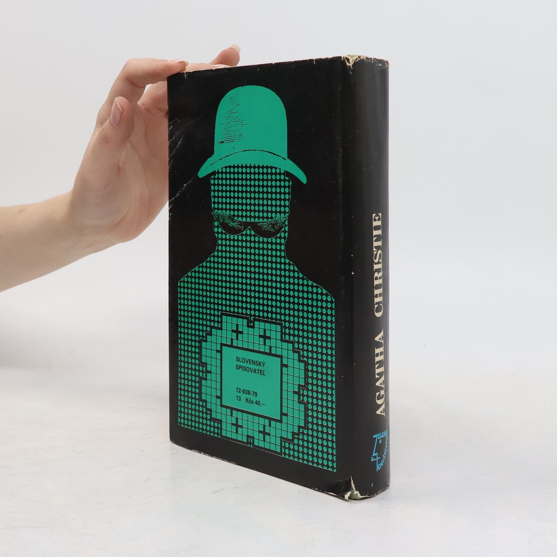 Agatha Christie Zlo pod slnkom. Po pohrebe. Mačka medzi holubmi