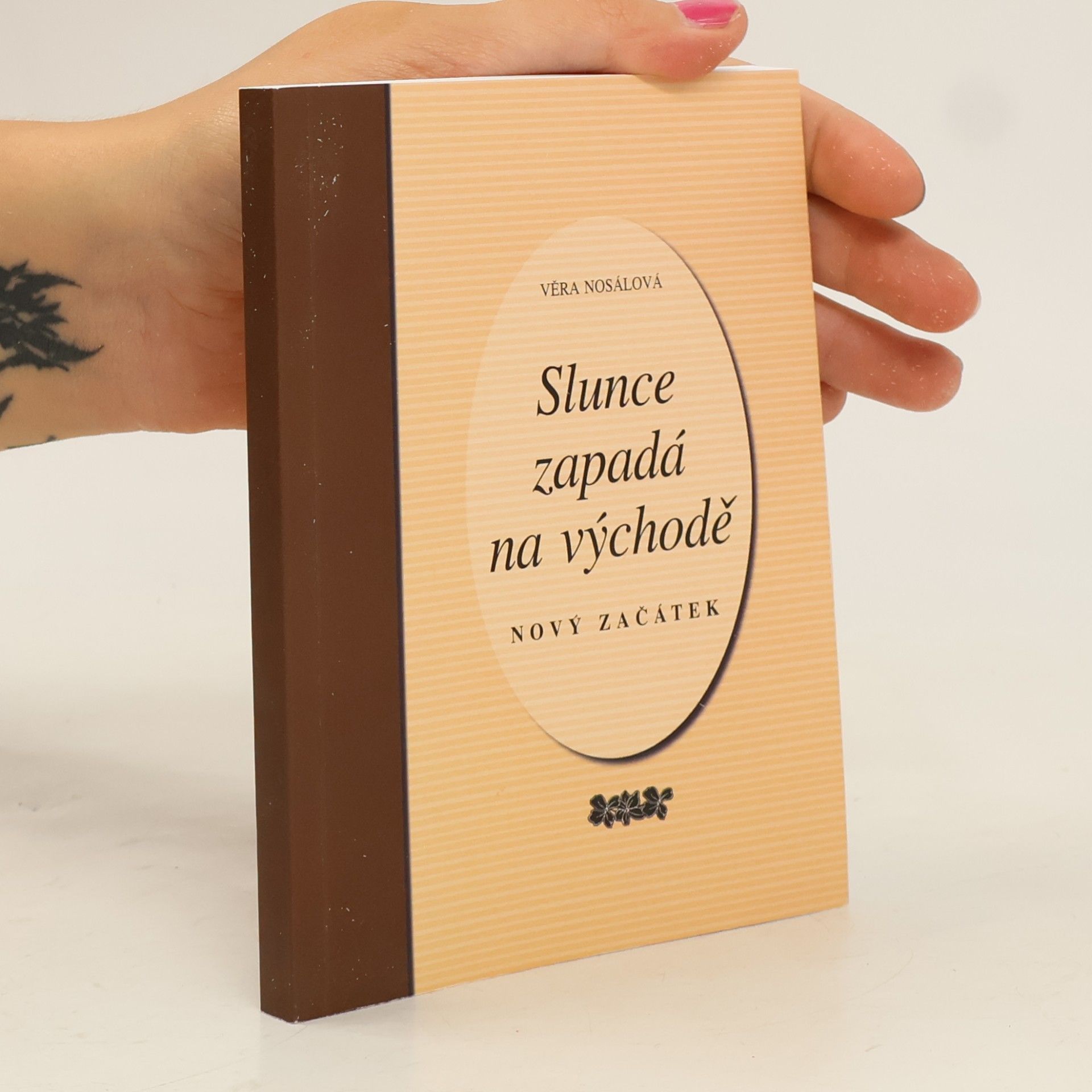 Věra Nosálová Slunce zapadá na východě