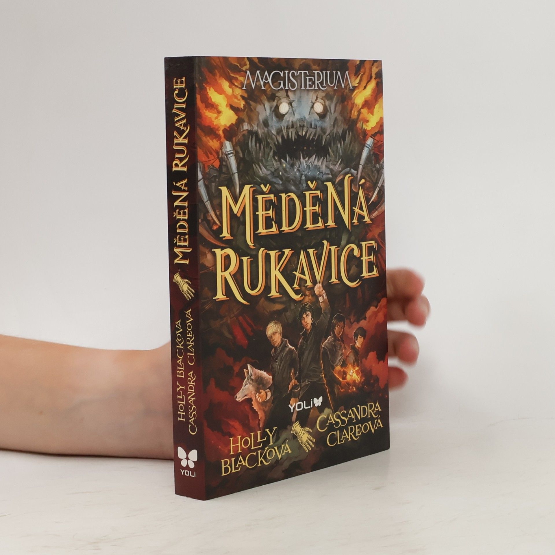 Holly Black Magisterium. Měděná rukavice.